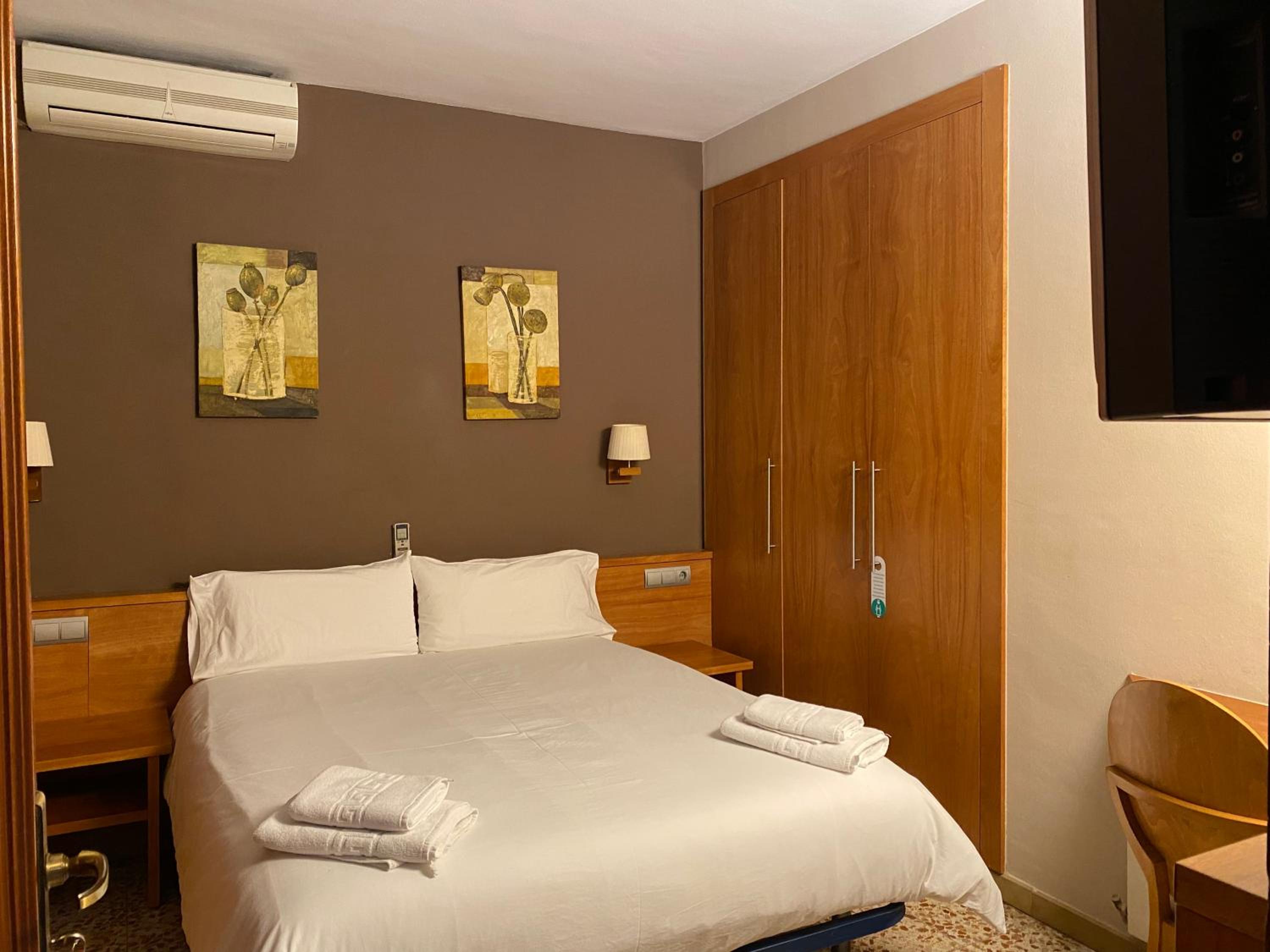 Queen Room photo 3
