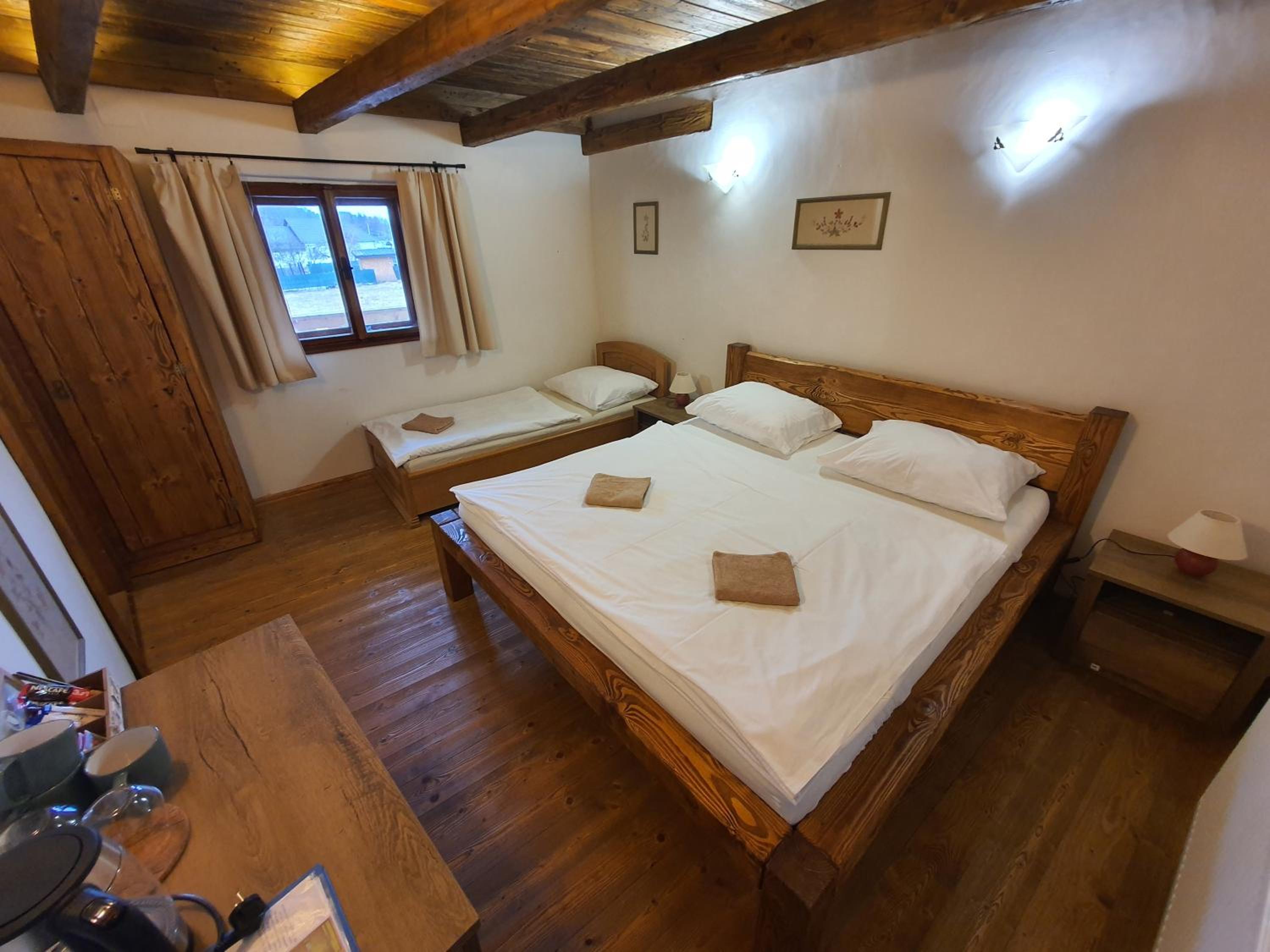 Standard Twin Room - Photo 3