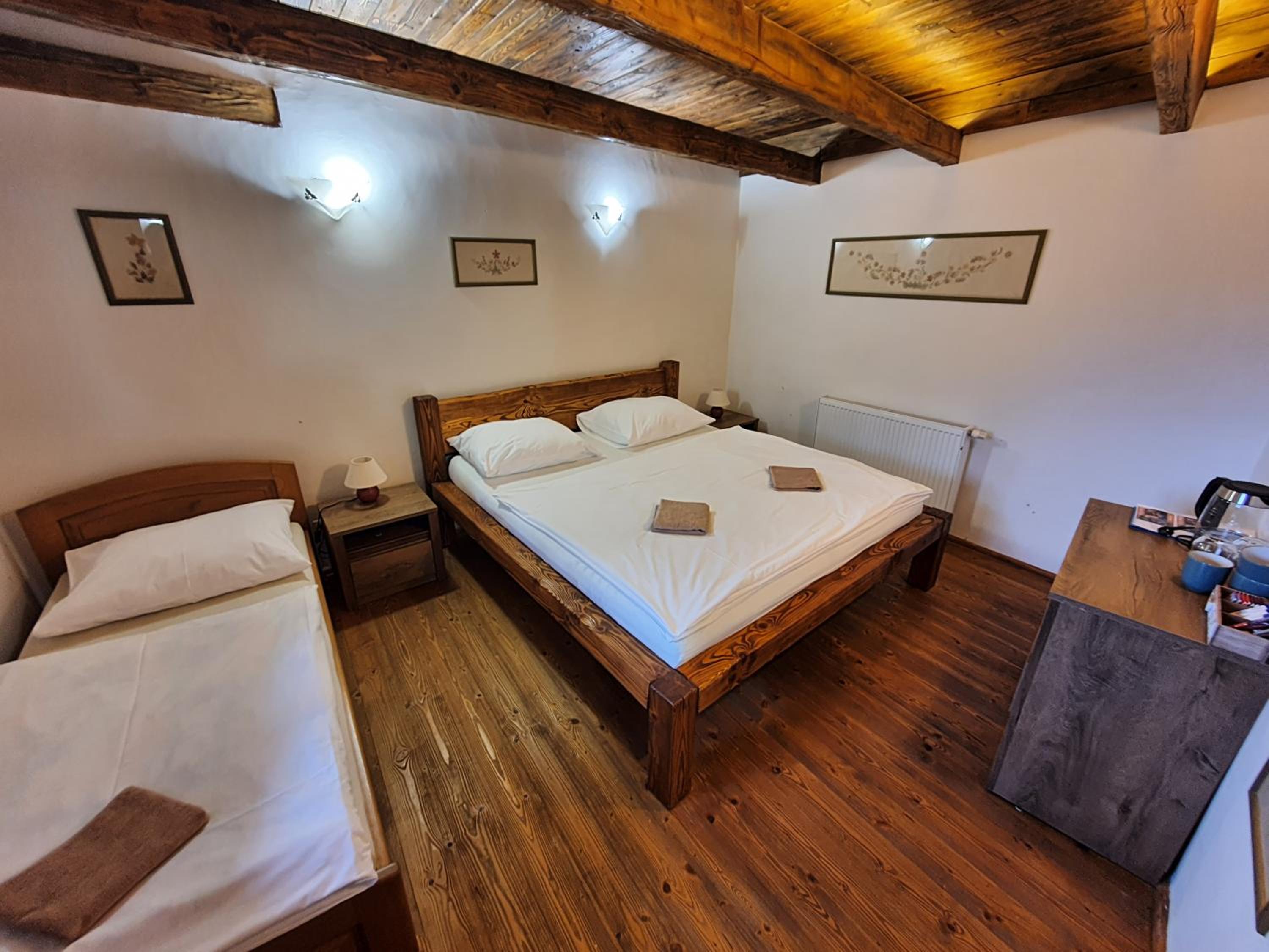 Standard Twin Room - Photo 2