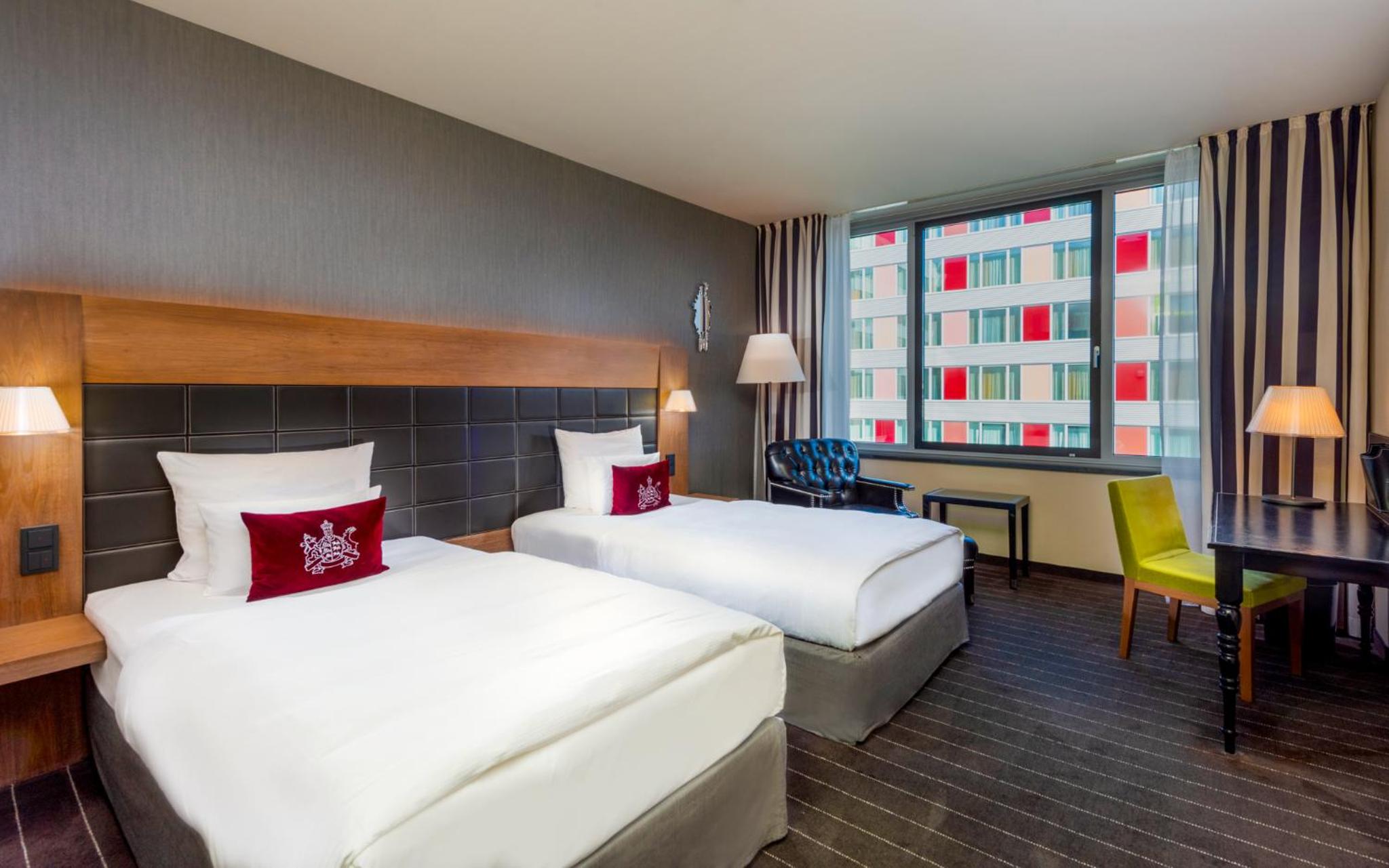 Premium Twin Room - Photo 3