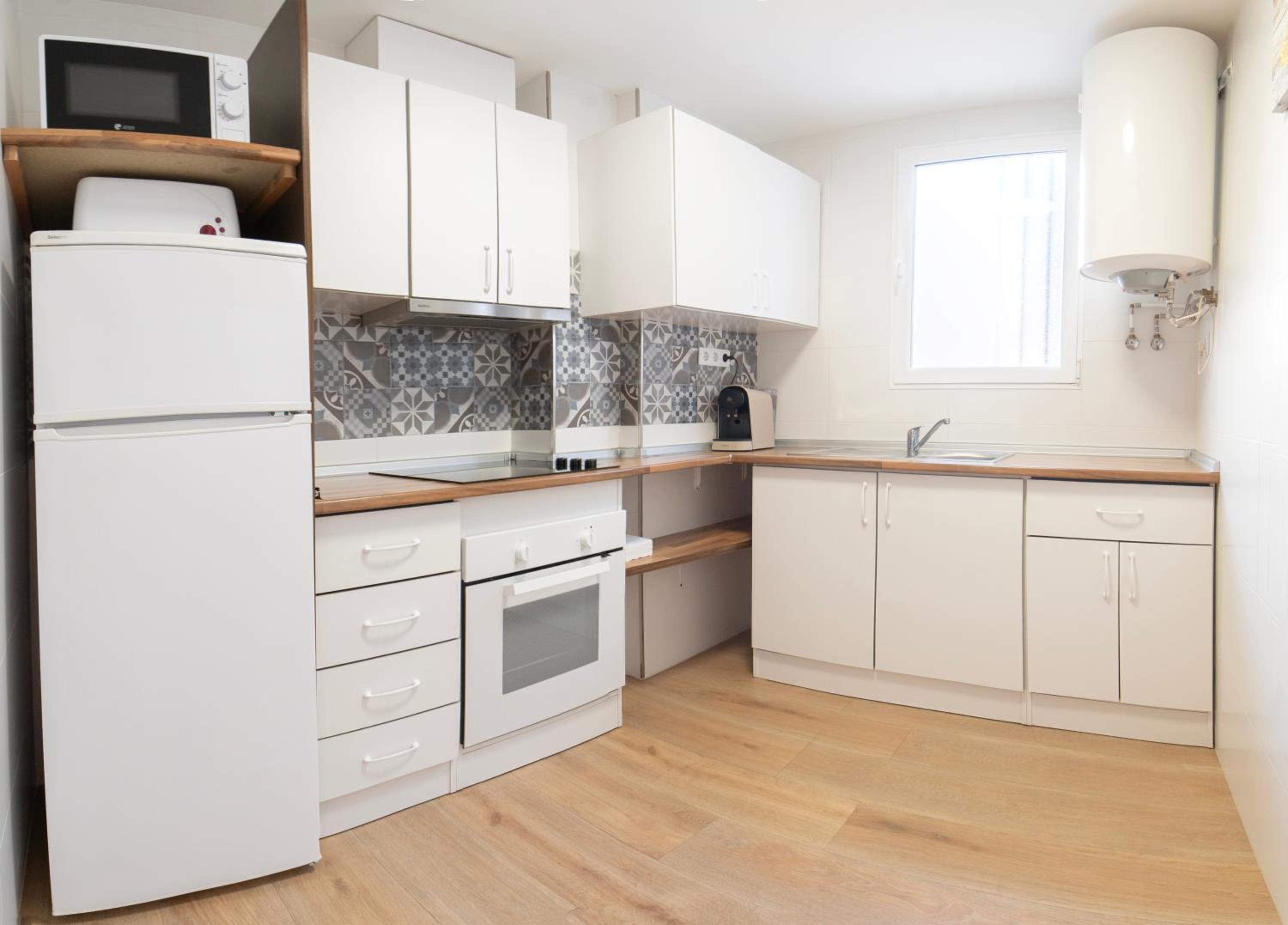 Apartment with Balcony - Photo 11