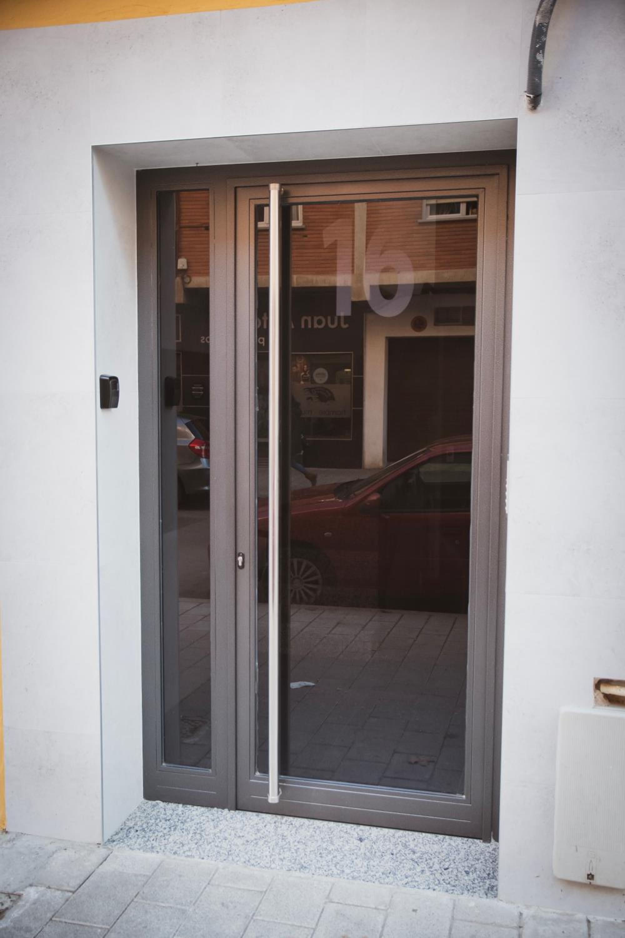Apartment with Balcony - Photo 7