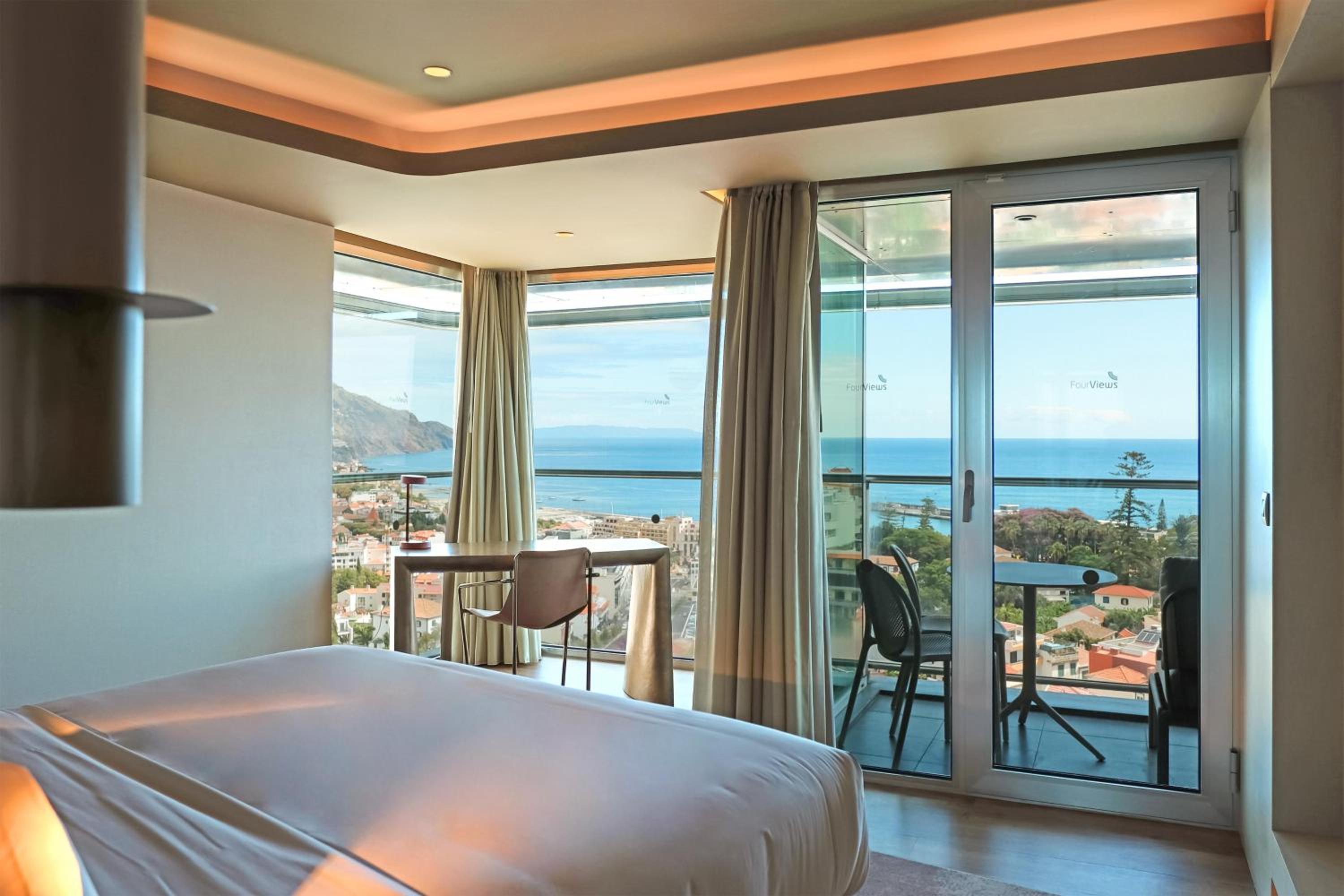 Junior Suite with Sea View thumbnail 6
