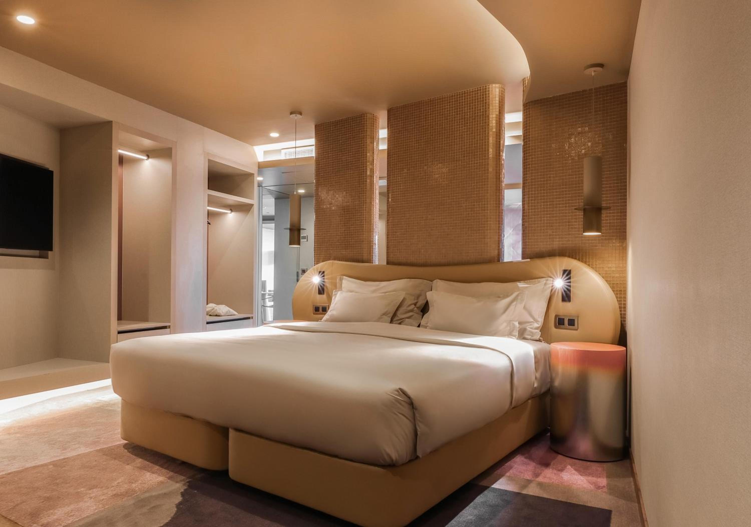 Junior Suite with Mountain View - Photo 11