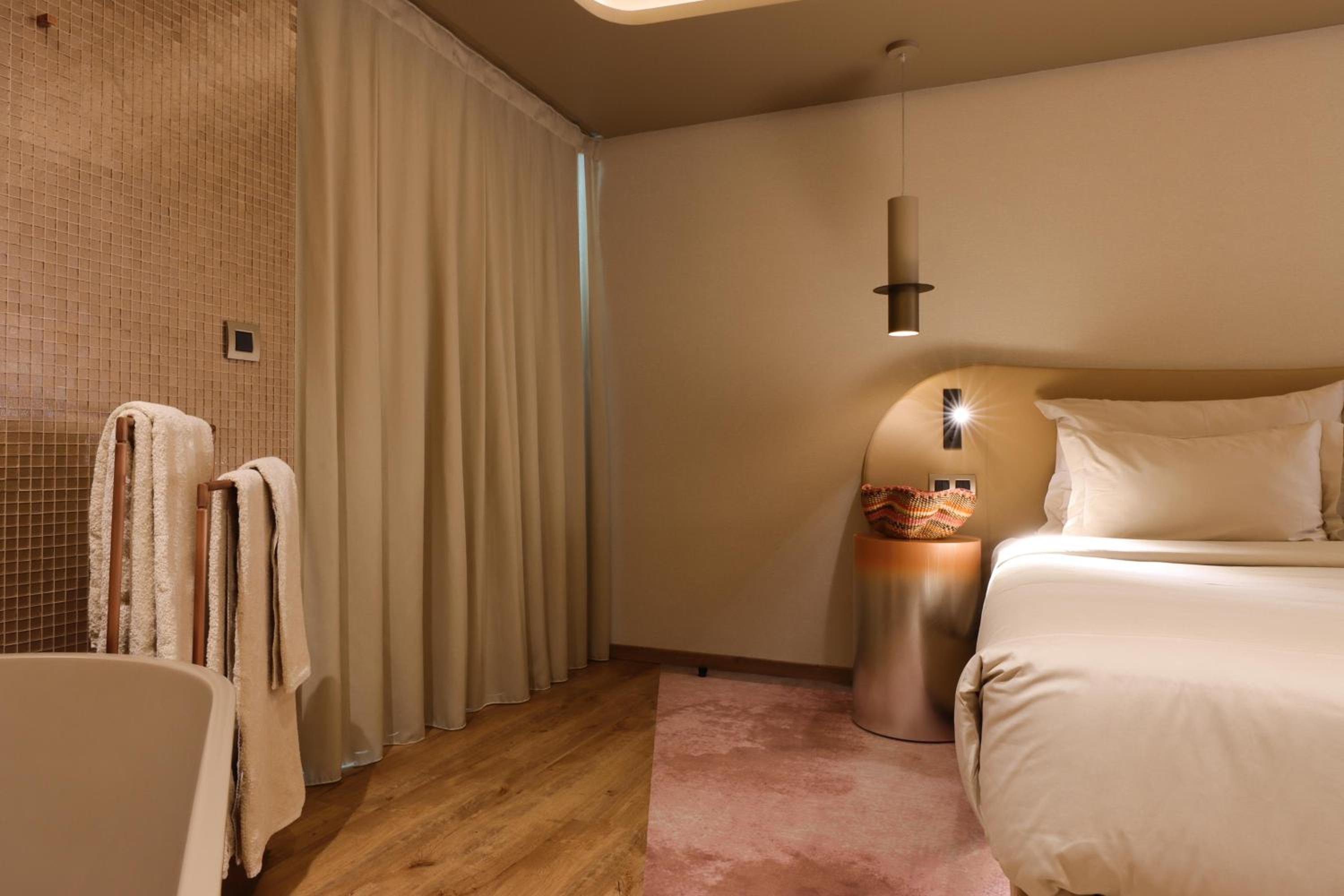 Junior Suite with Mountain View - Photo 16