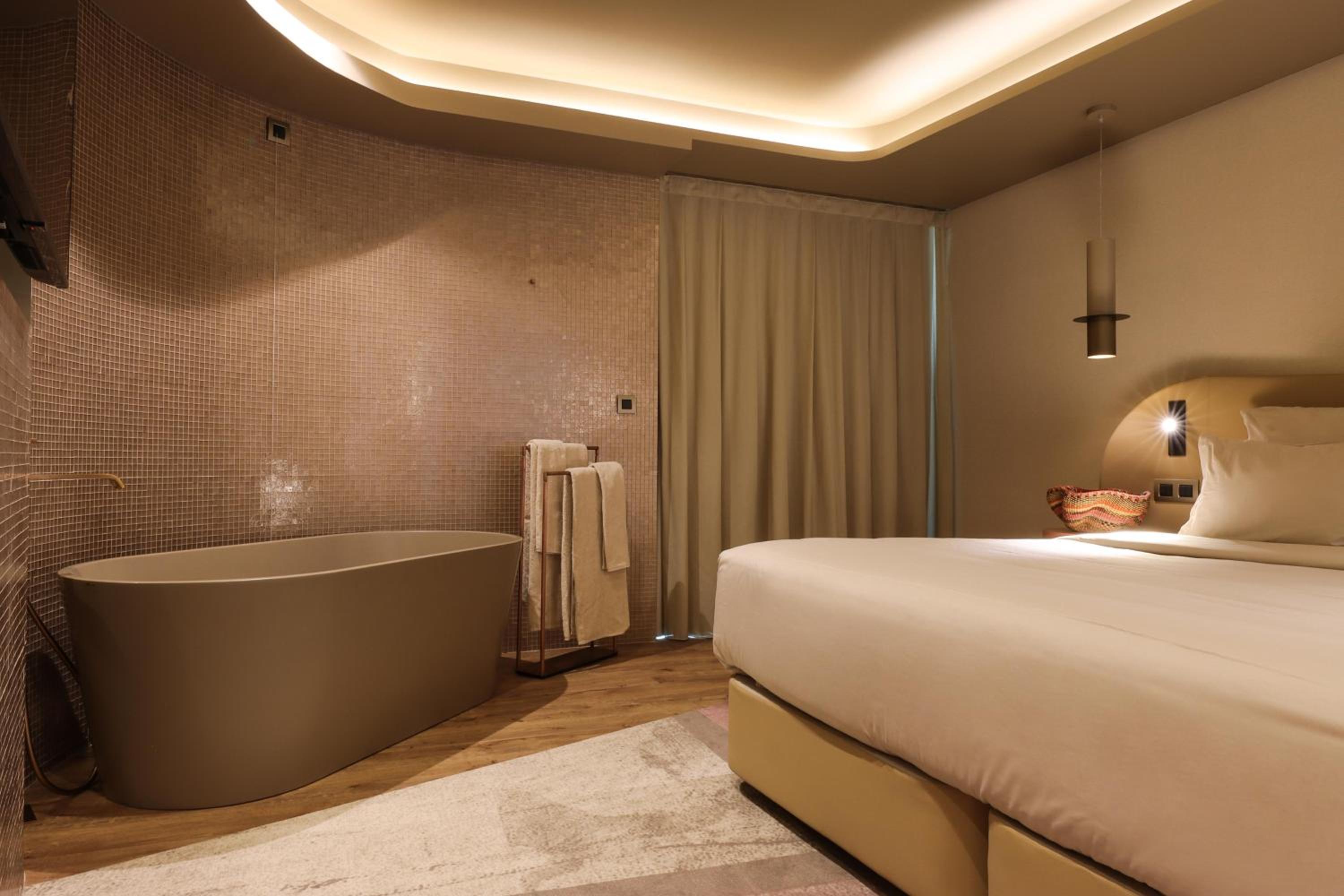 Junior Suite with Mountain View - Photo 14