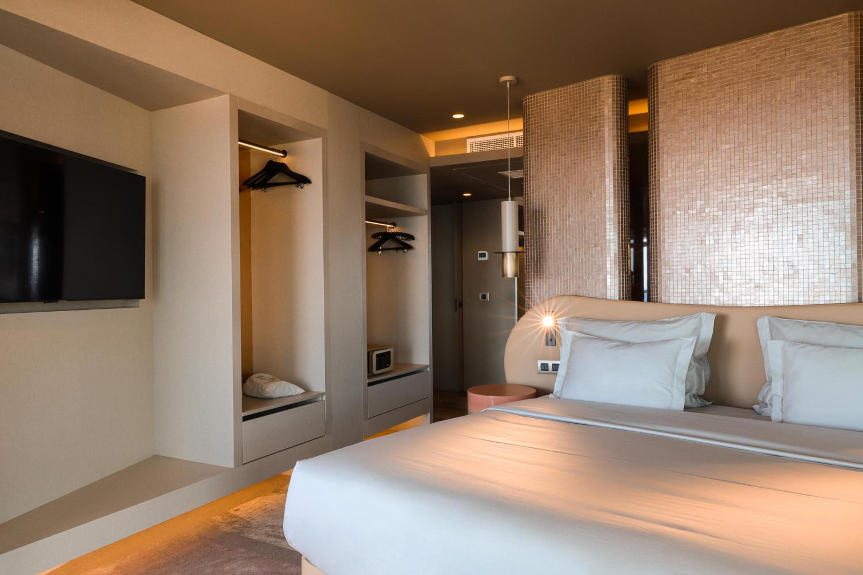 Junior Suite with Mountain View - Photo 3