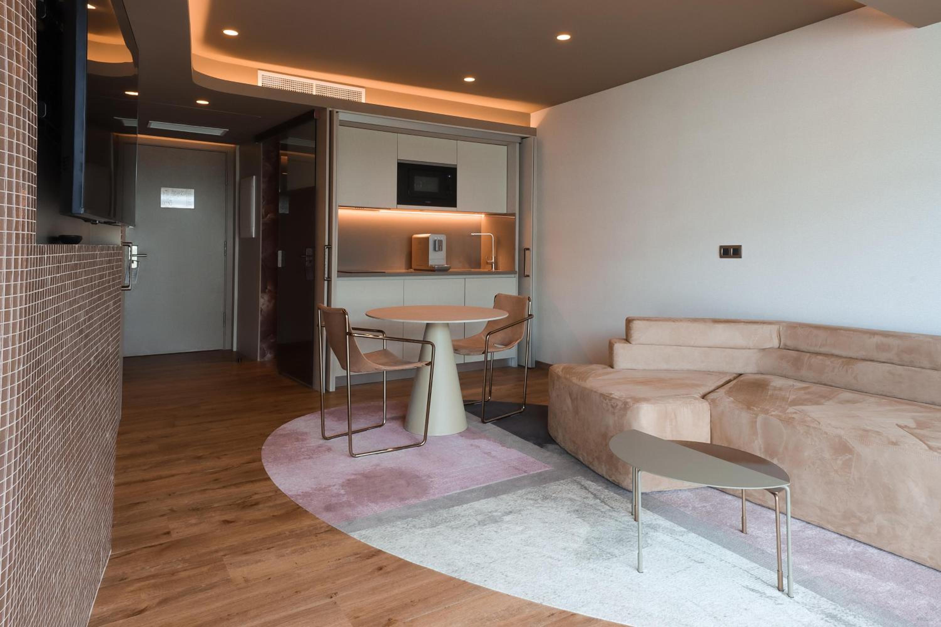 Junior Suite with Mountain View - Photo 17
