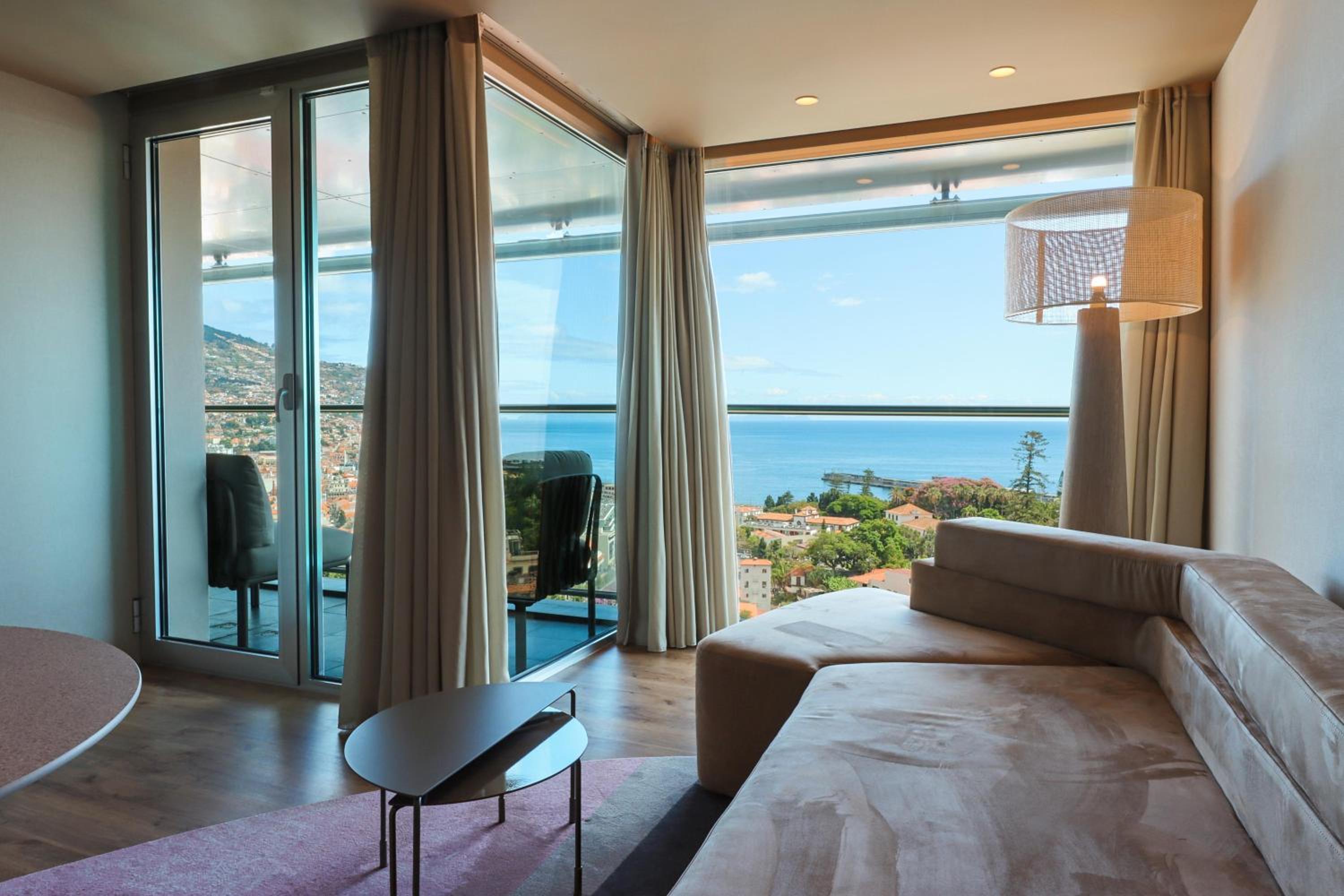 Junior Suite with Sea View thumbnail 5