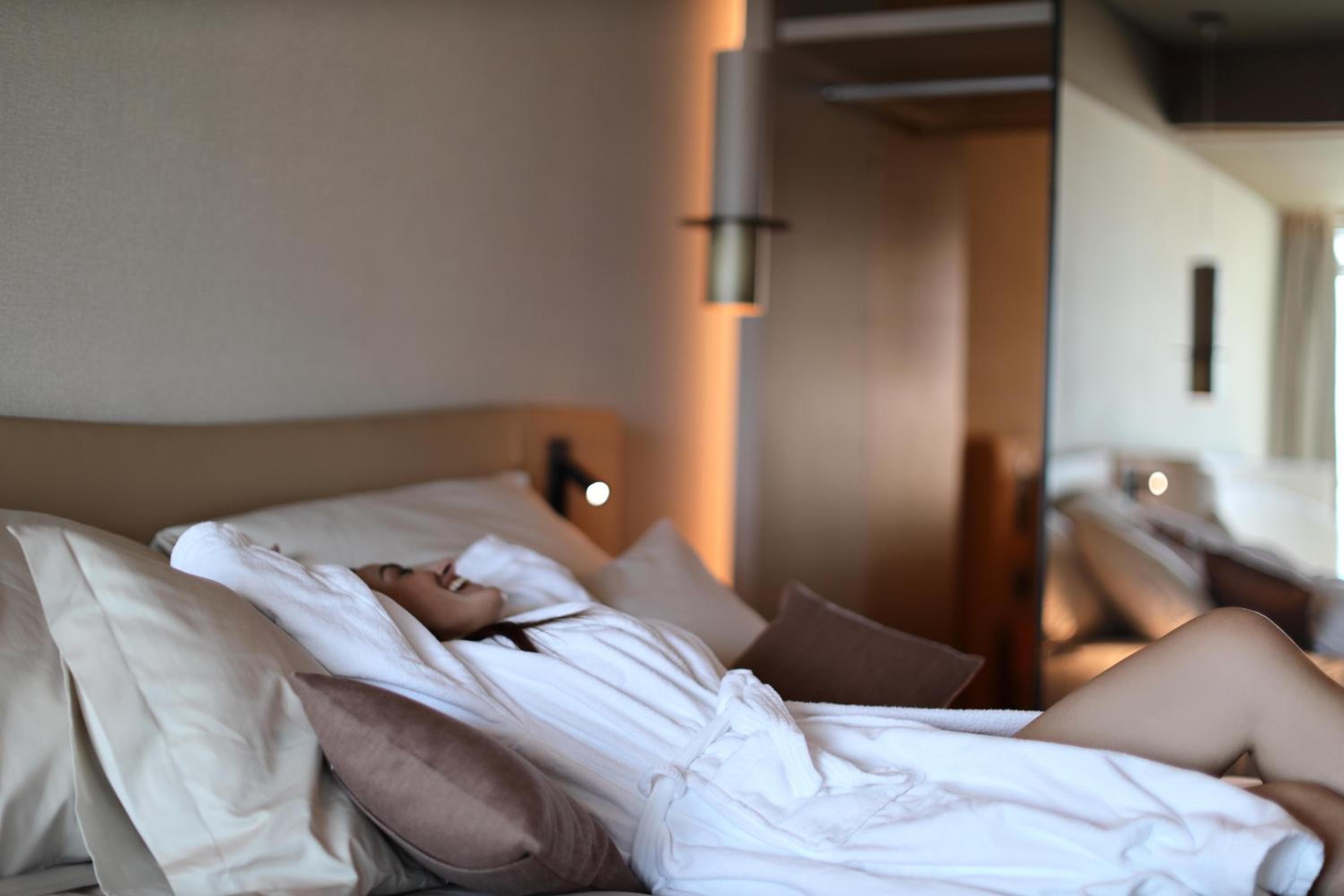 Deluxe Double Room with Sea View thumbnail 5