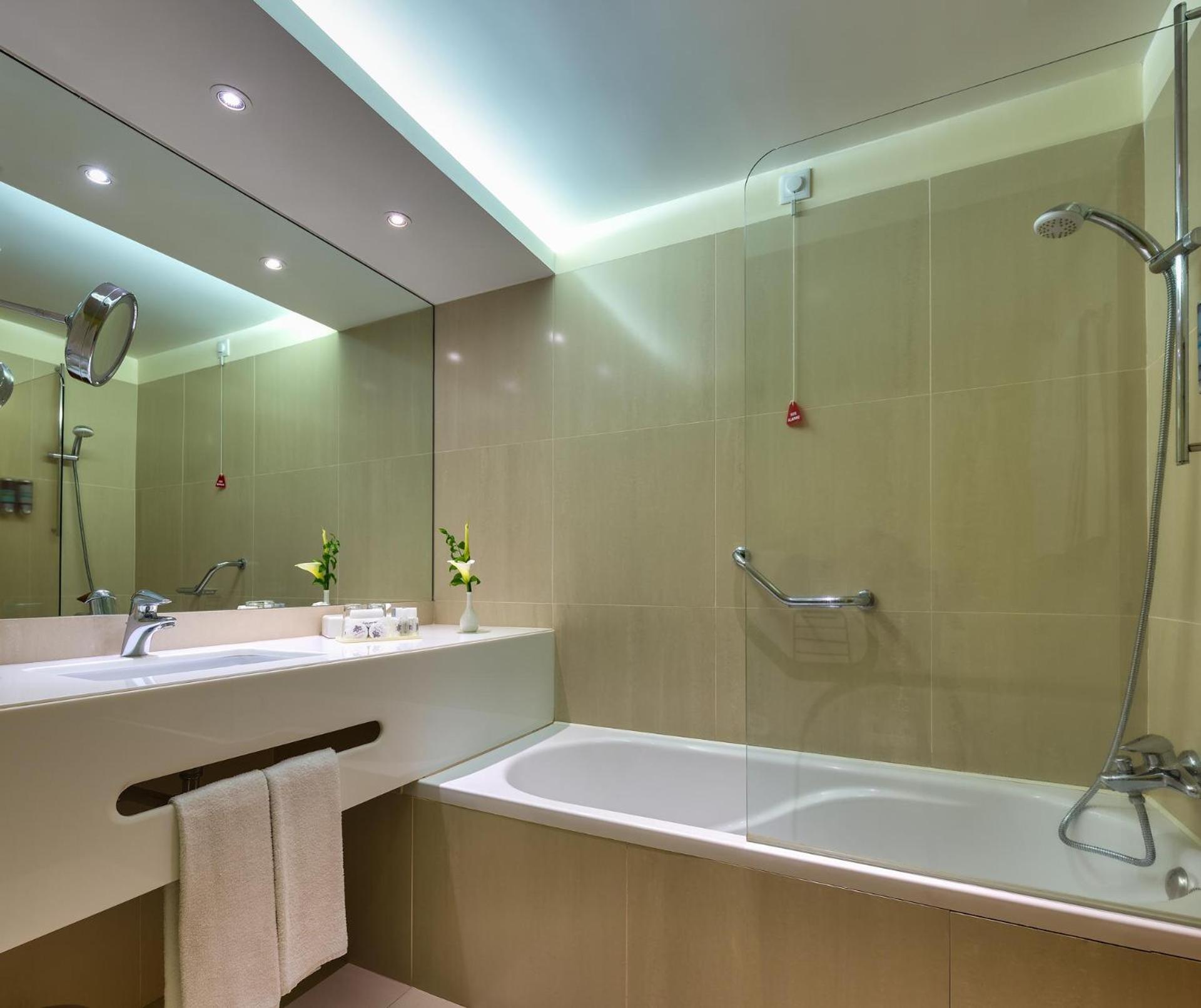Superior Twin Room with Sea View - Photo 5