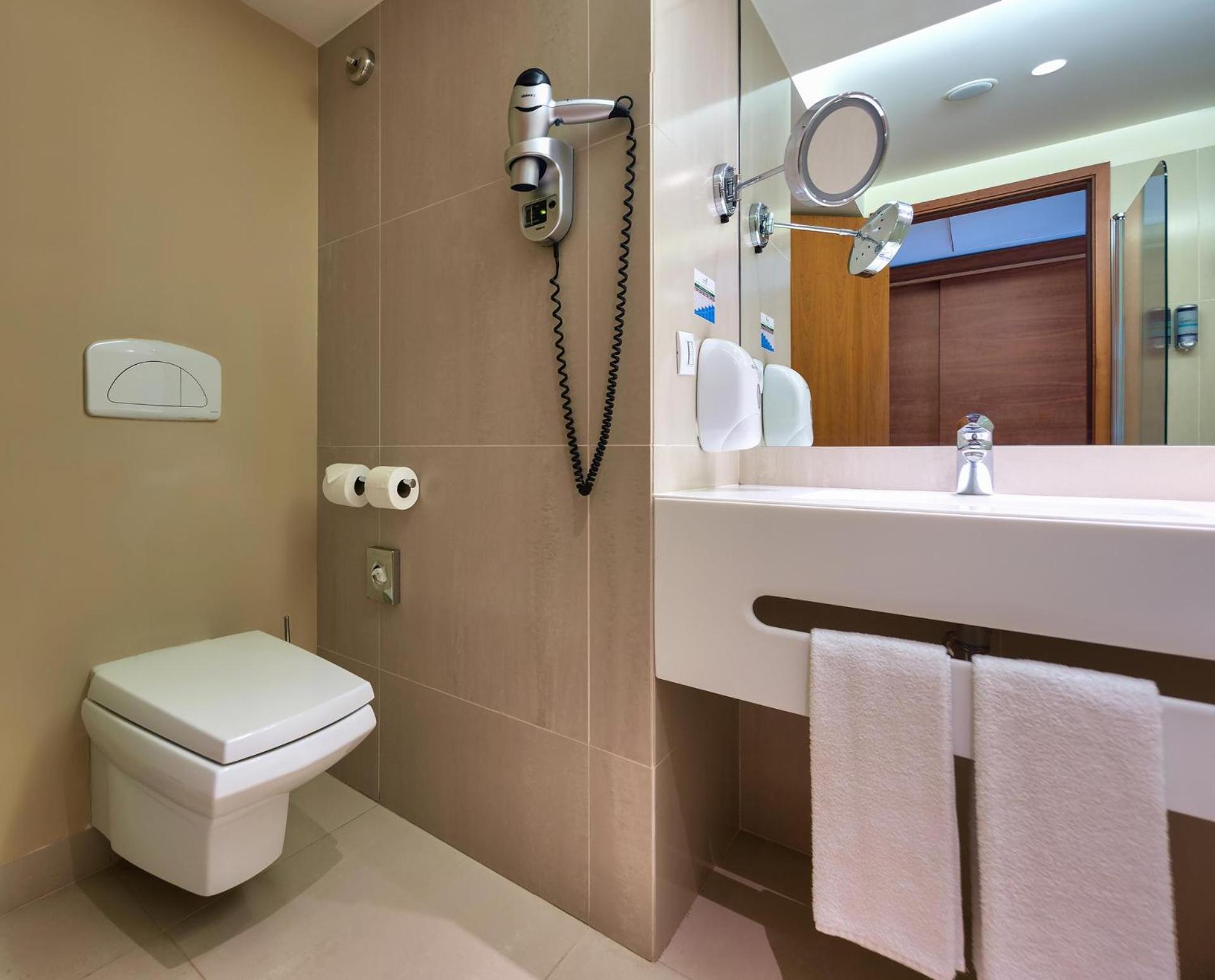 Superior Twin Room with Sea View - Photo 3