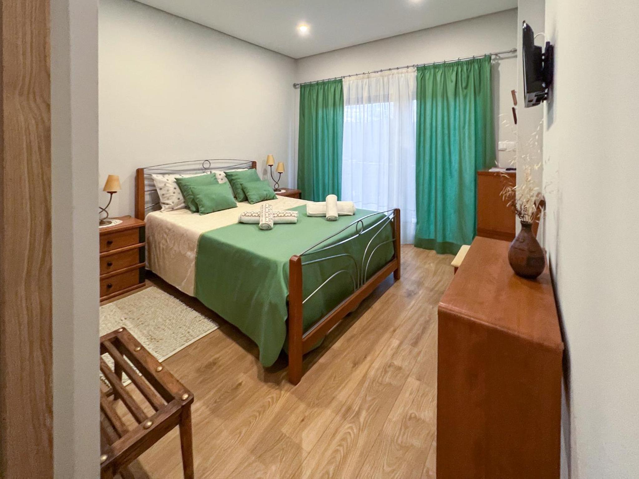 Family Room with Private Bathroom - Photo 7