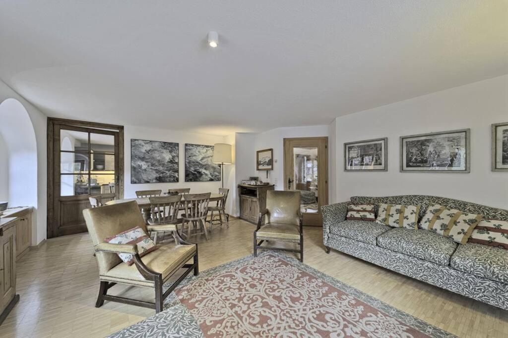 Three-Bedroom Apartment photo 2