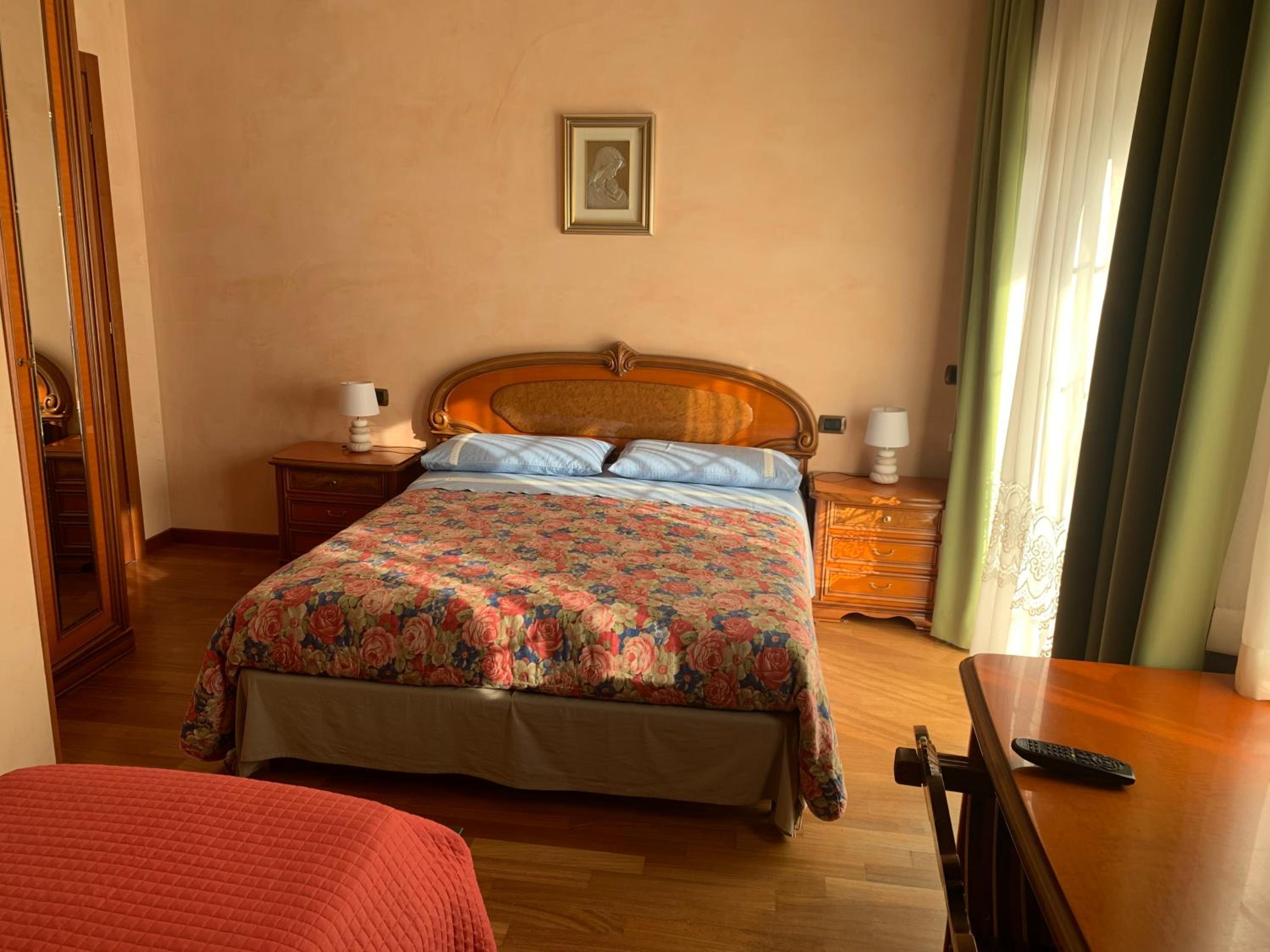 Quadruple Room with Private Bathroom photo 1