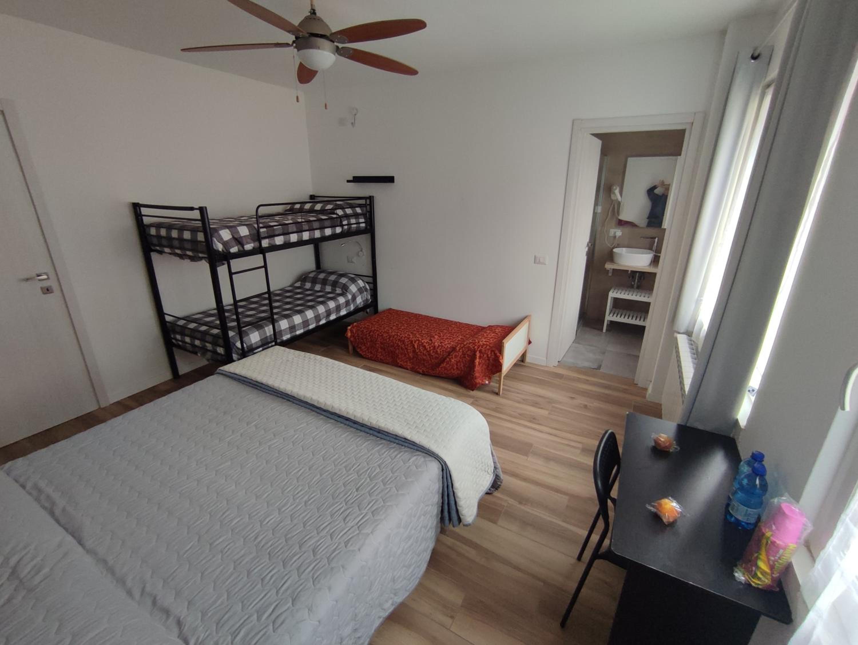 Double Room with Extra Bed - Photo 3