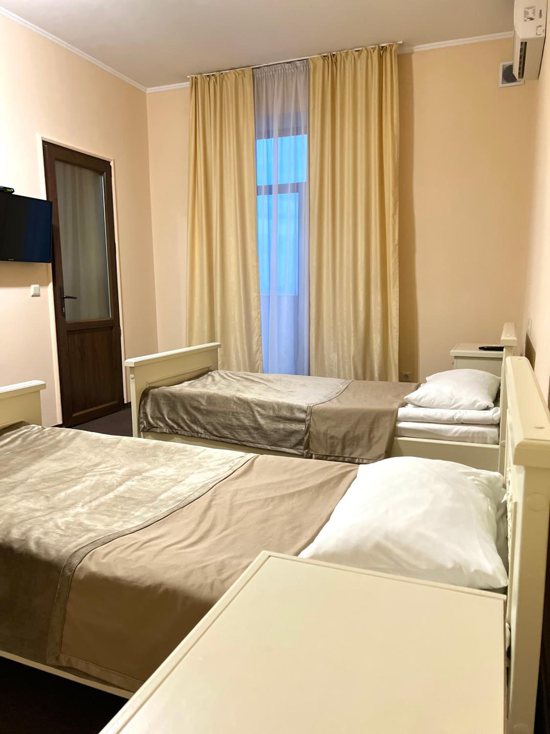 Standard Twin Room photo 3