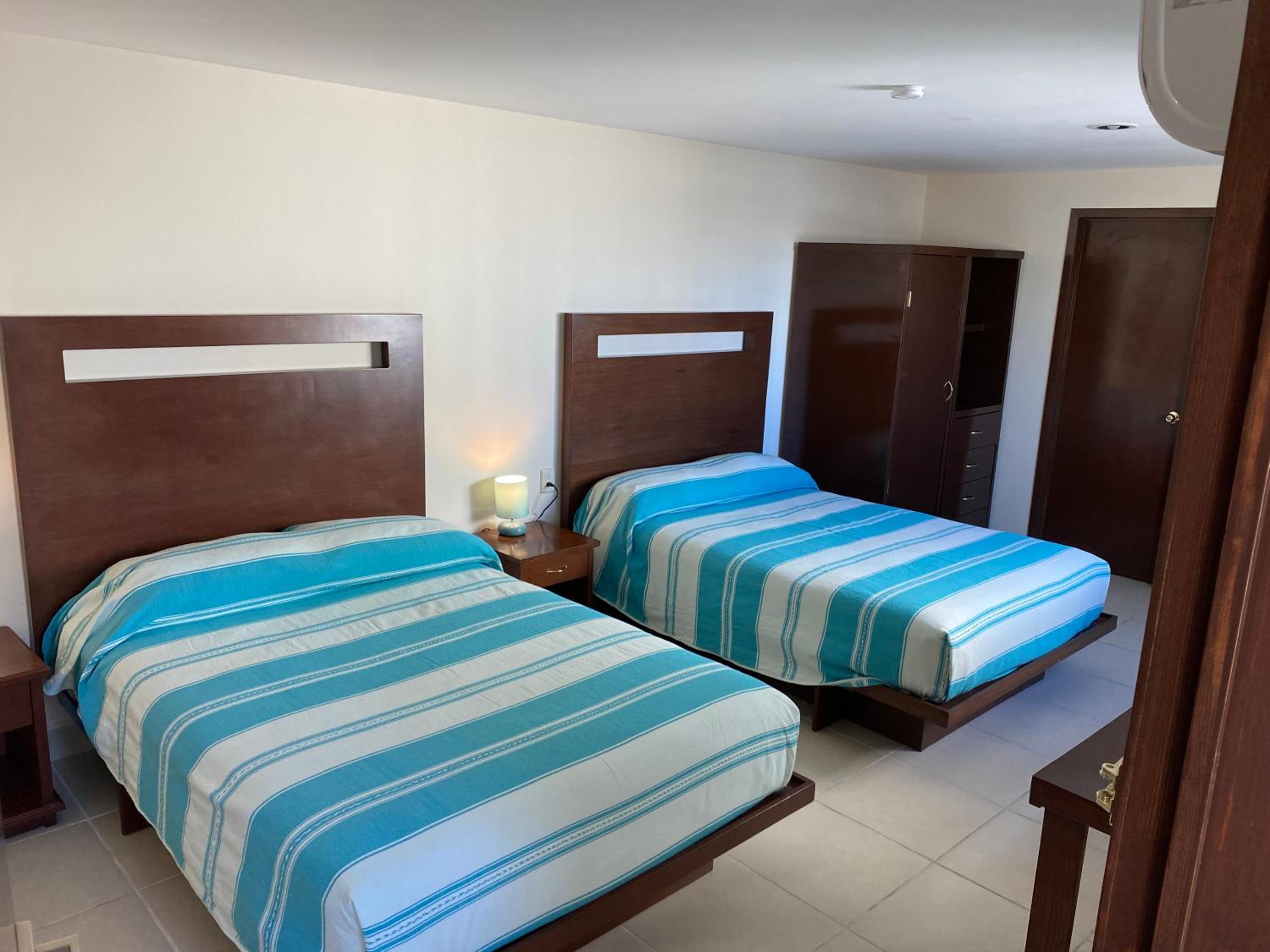 Large Twin Room photo 2
