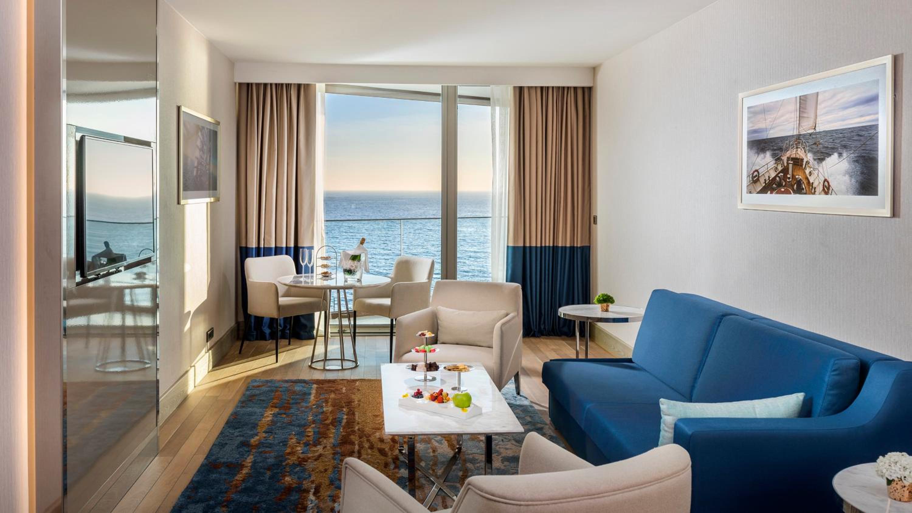 1 King Junior Suite Sofa Bed Sea View + Club Lounge Access