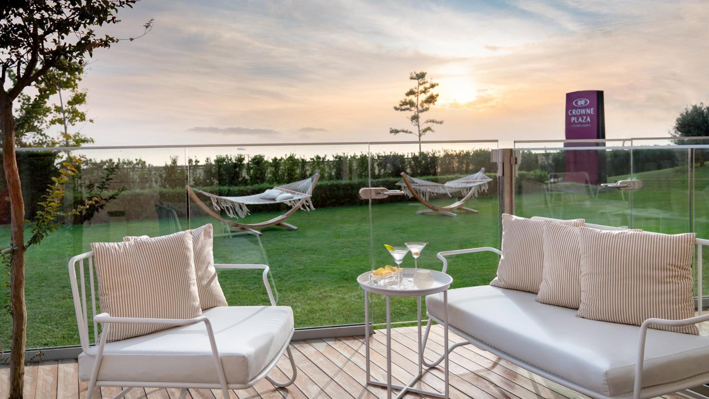 Junior King Suite with Terrace and Side Sea View thumbnail 6
