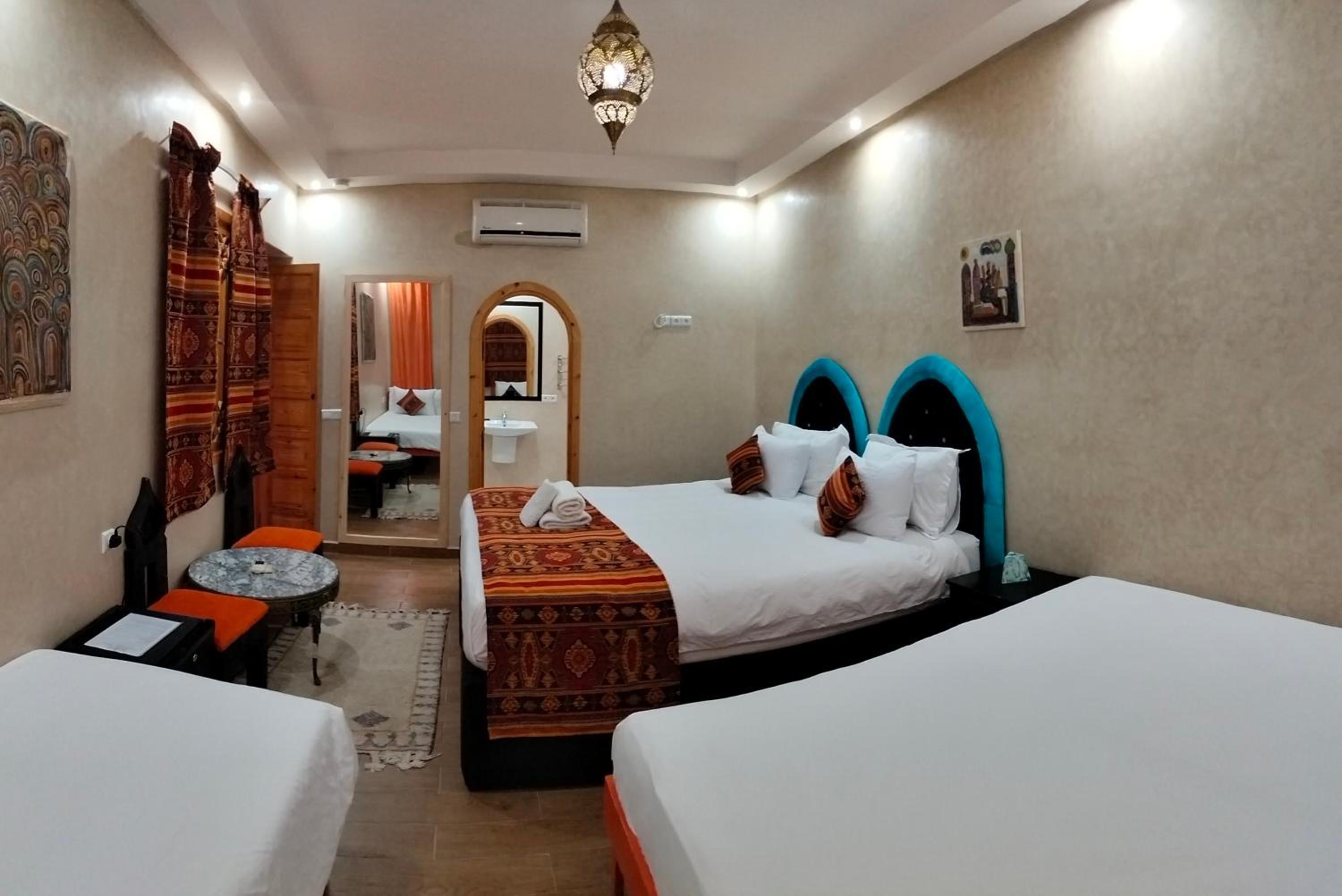Eight-Bedroom House - Photo 96