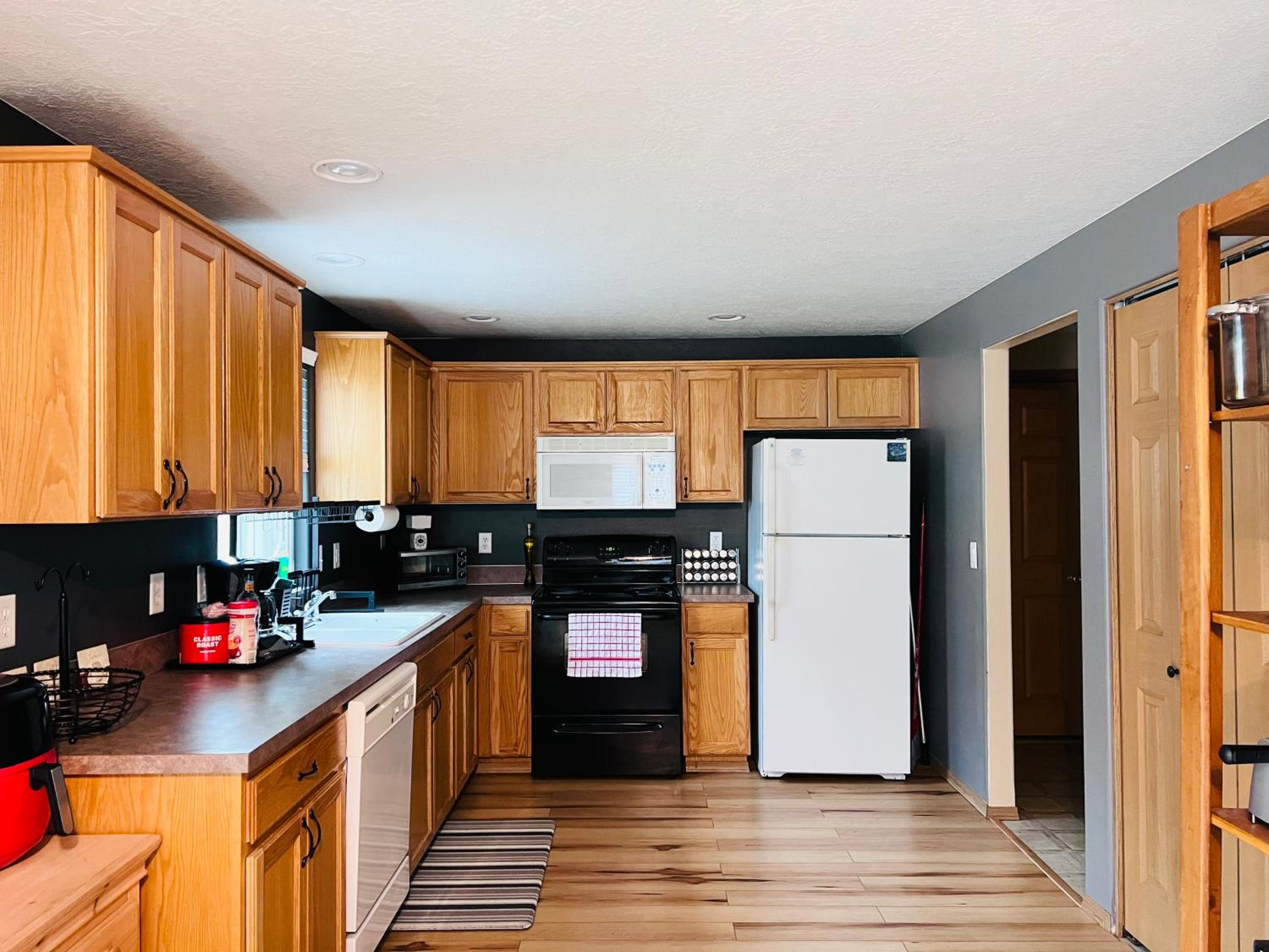 Four-Bedroom House - Photo 4