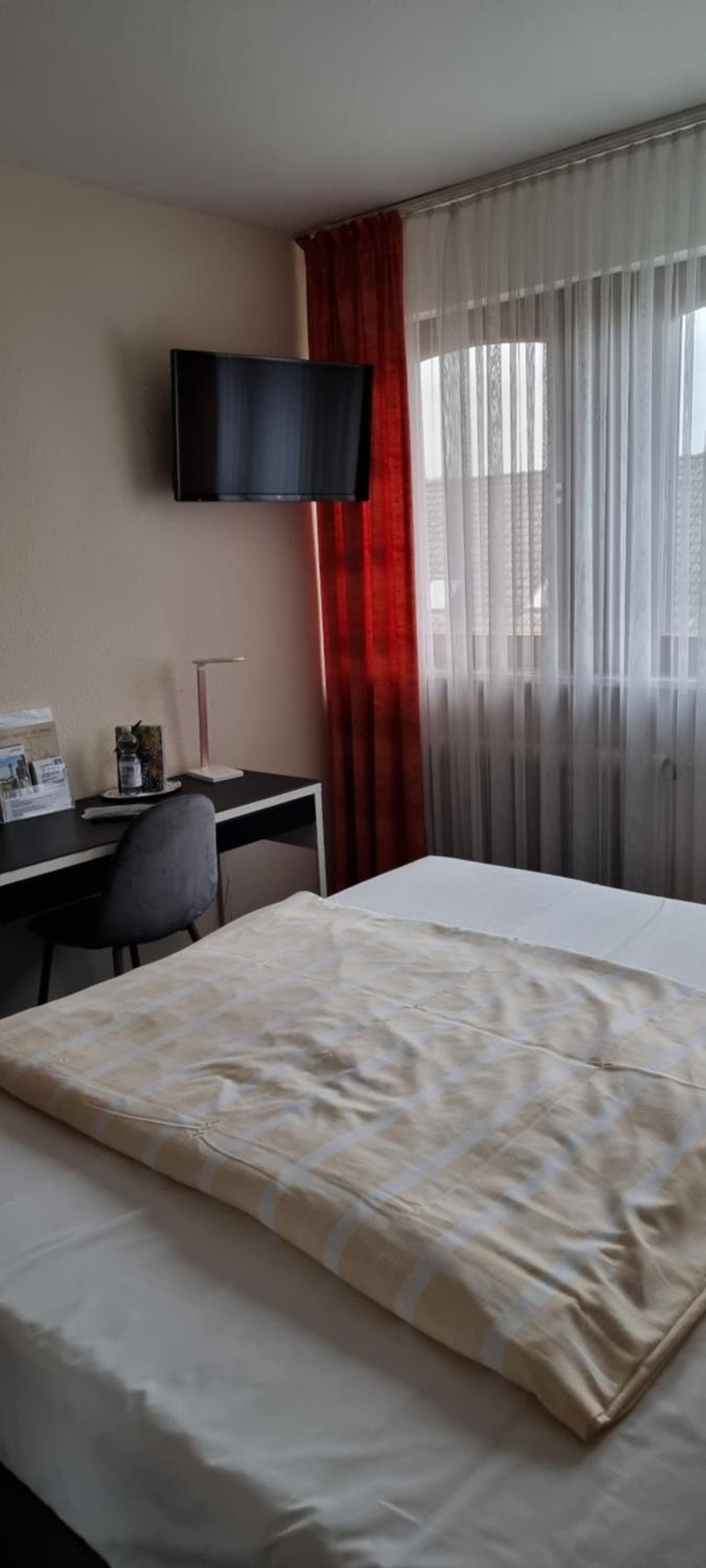Standard Double Room - Photo 7