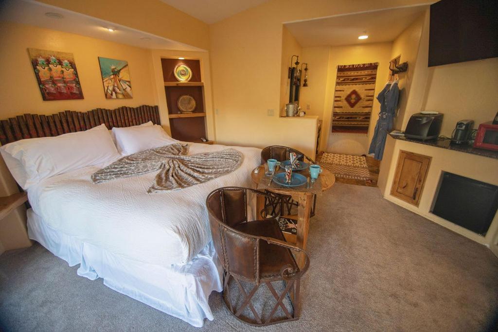 Sacred Feather Room (King with Balcony)