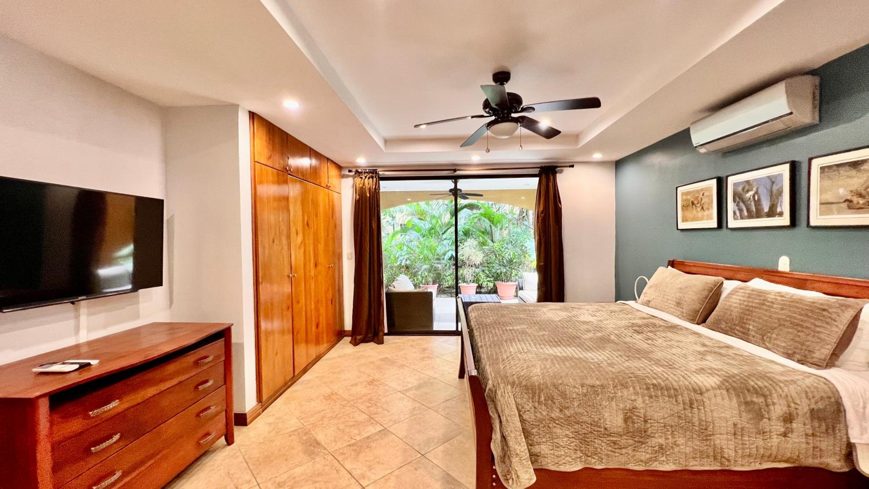 Two-Bedroom Apartment with Garden View - Photo 13