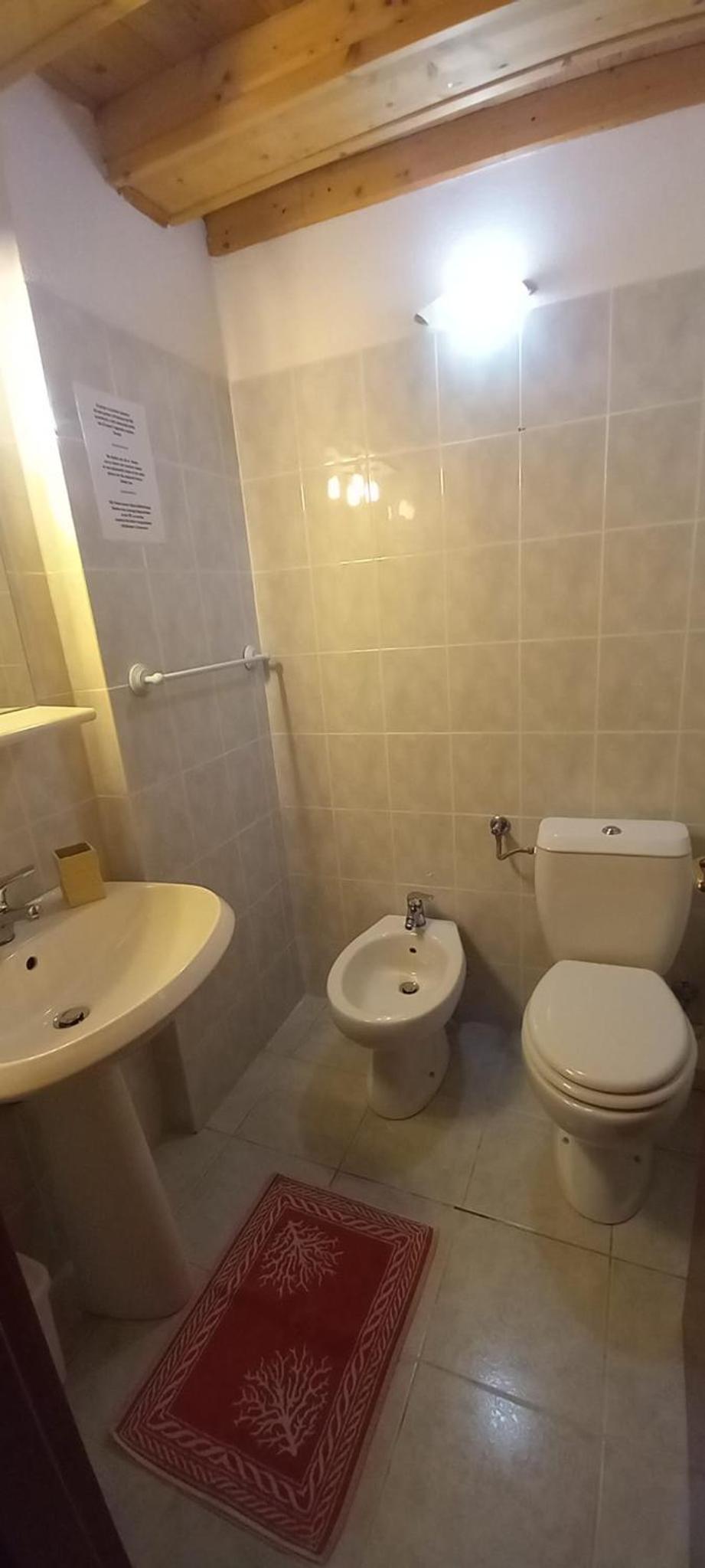 Double Room with Private Bathroom - Photo 3