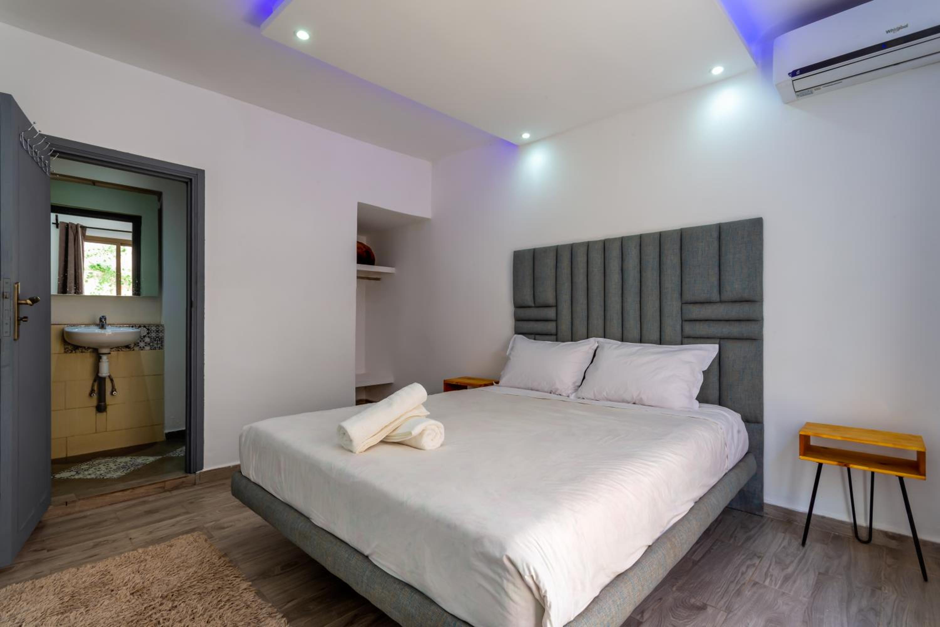 Two-Bedroom Villa - Photo 10