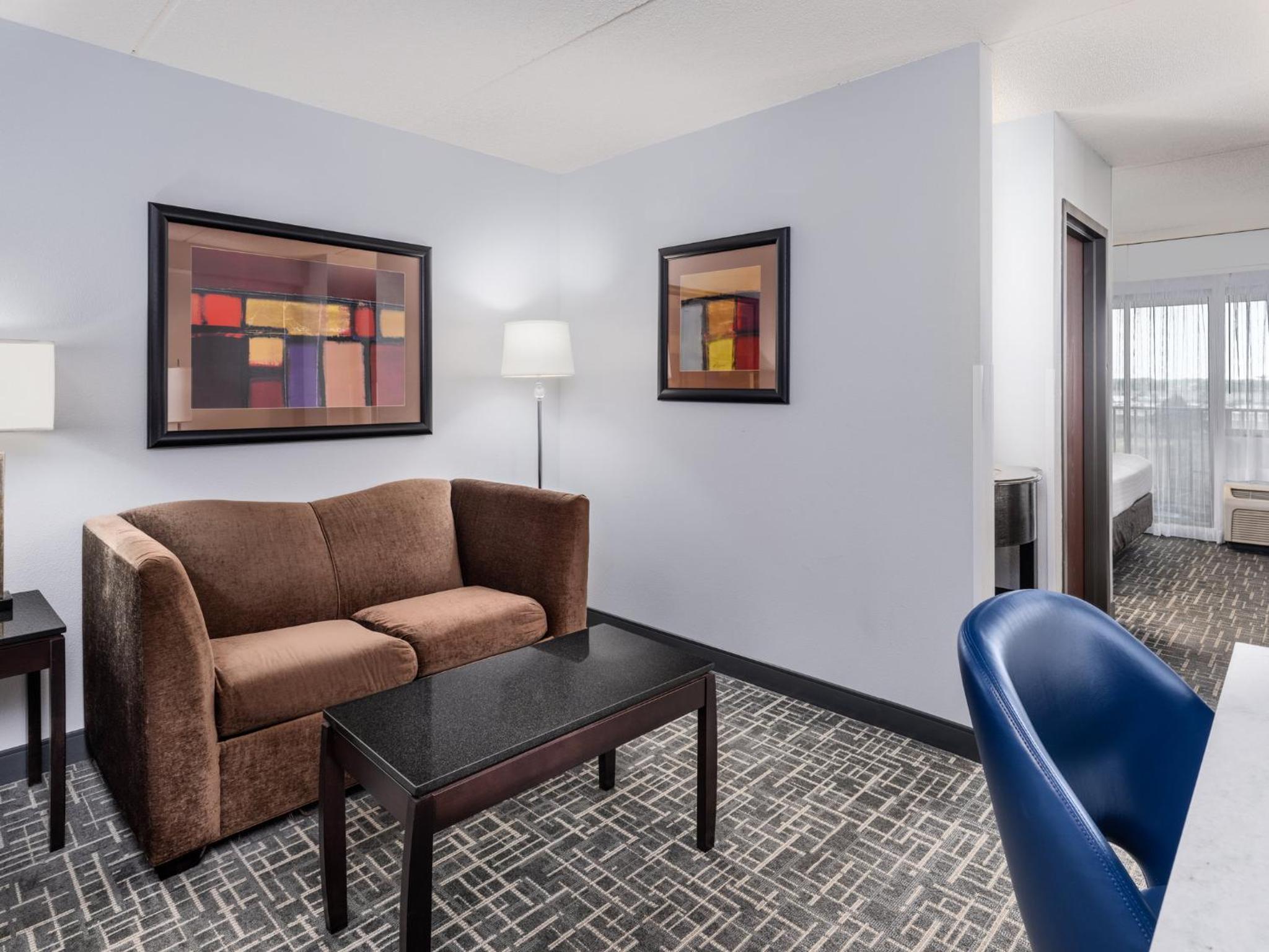 One-Bedroom Suite with Sofa Bed - Photo 4
