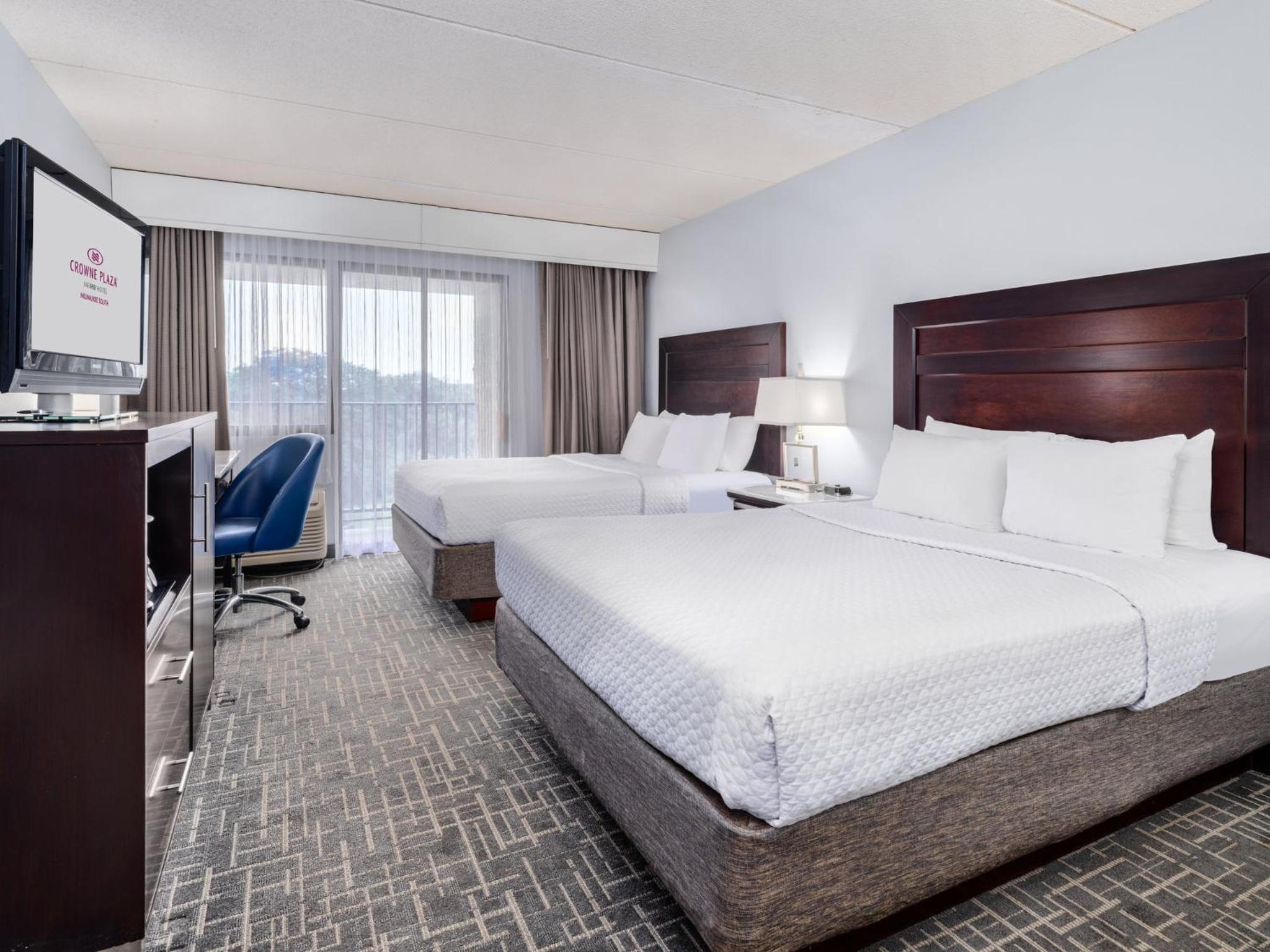Standard Room with Two Queen Beds - Photo 4