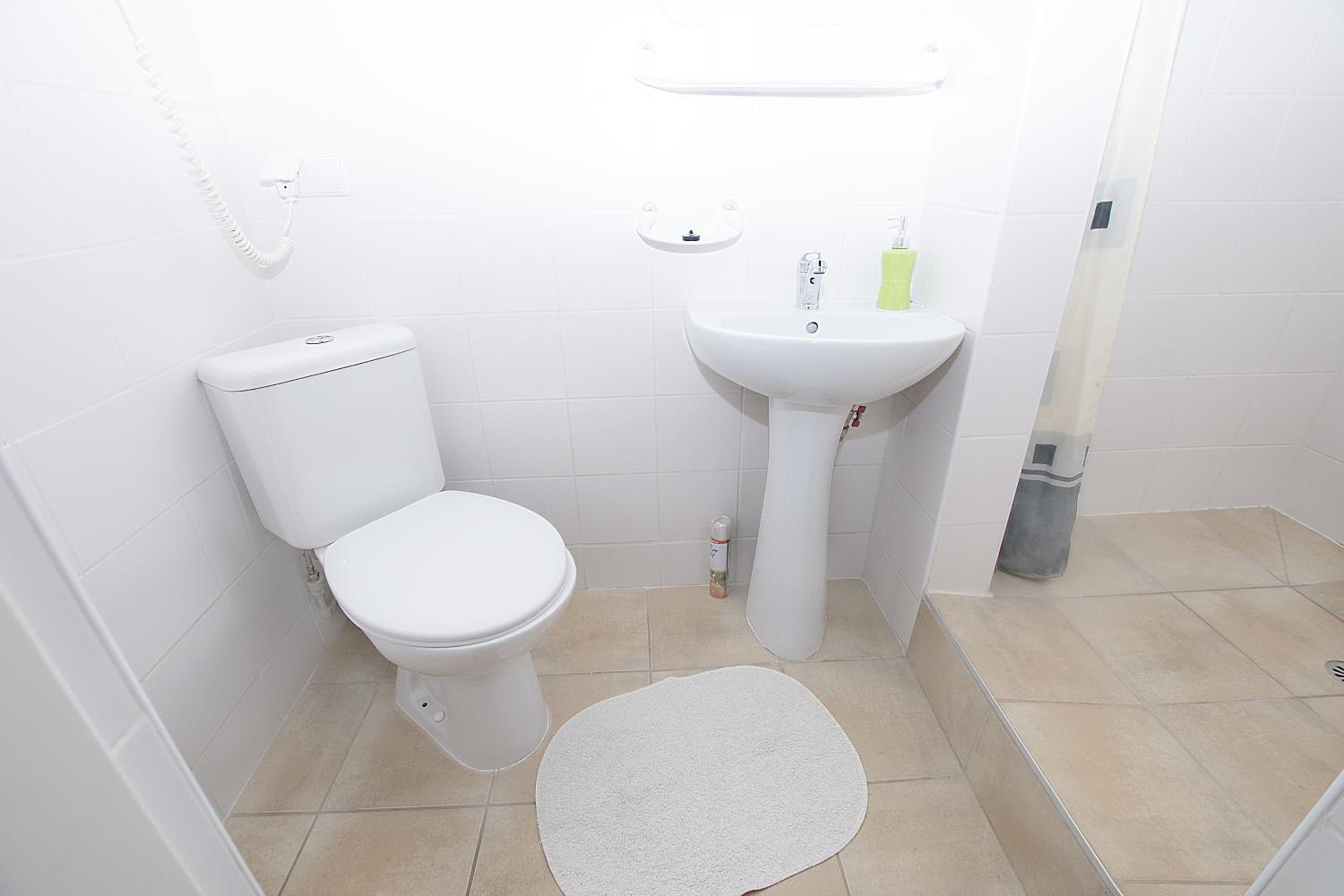Double Room - Photo 7