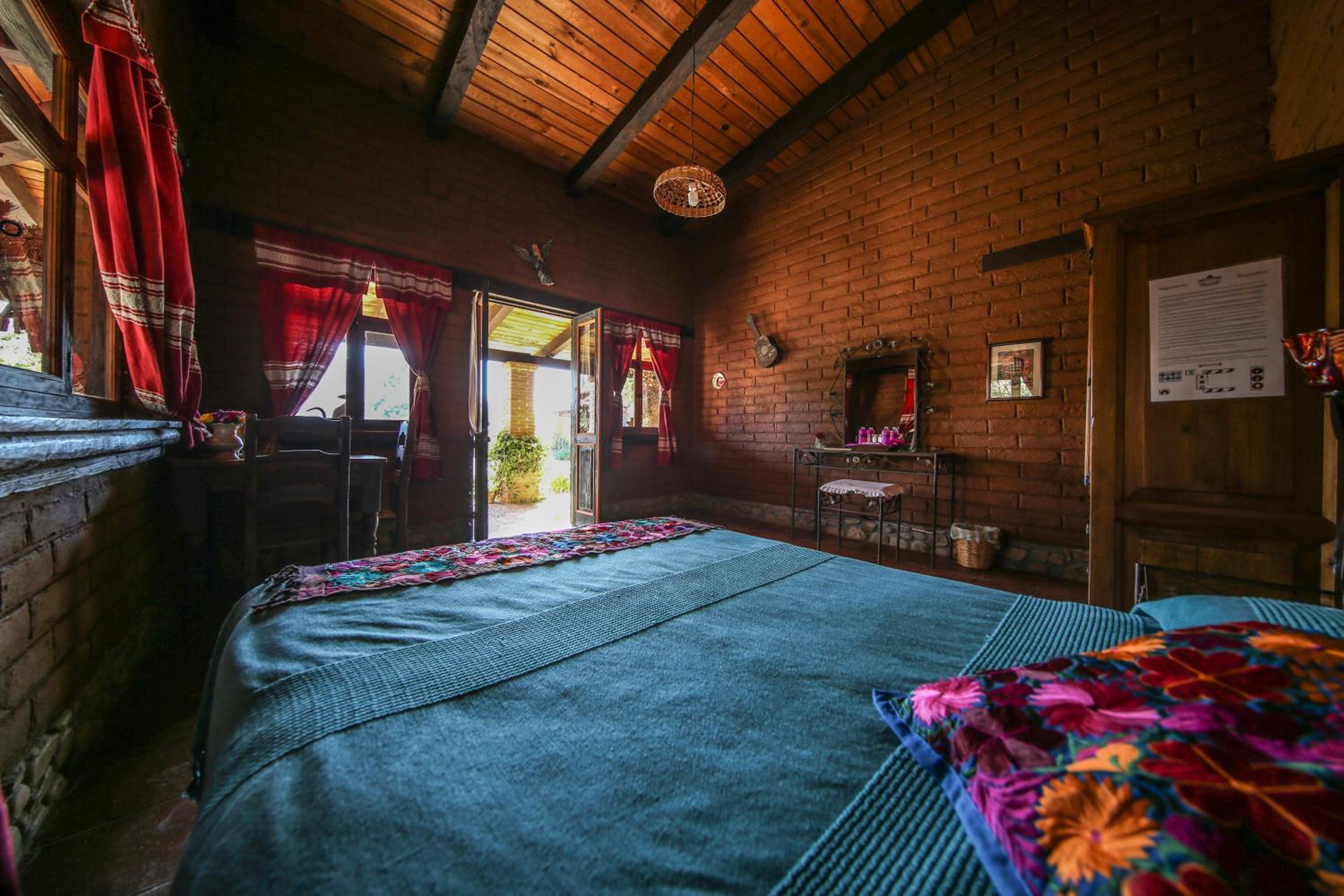 Deluxe Queen Room - Photo 2