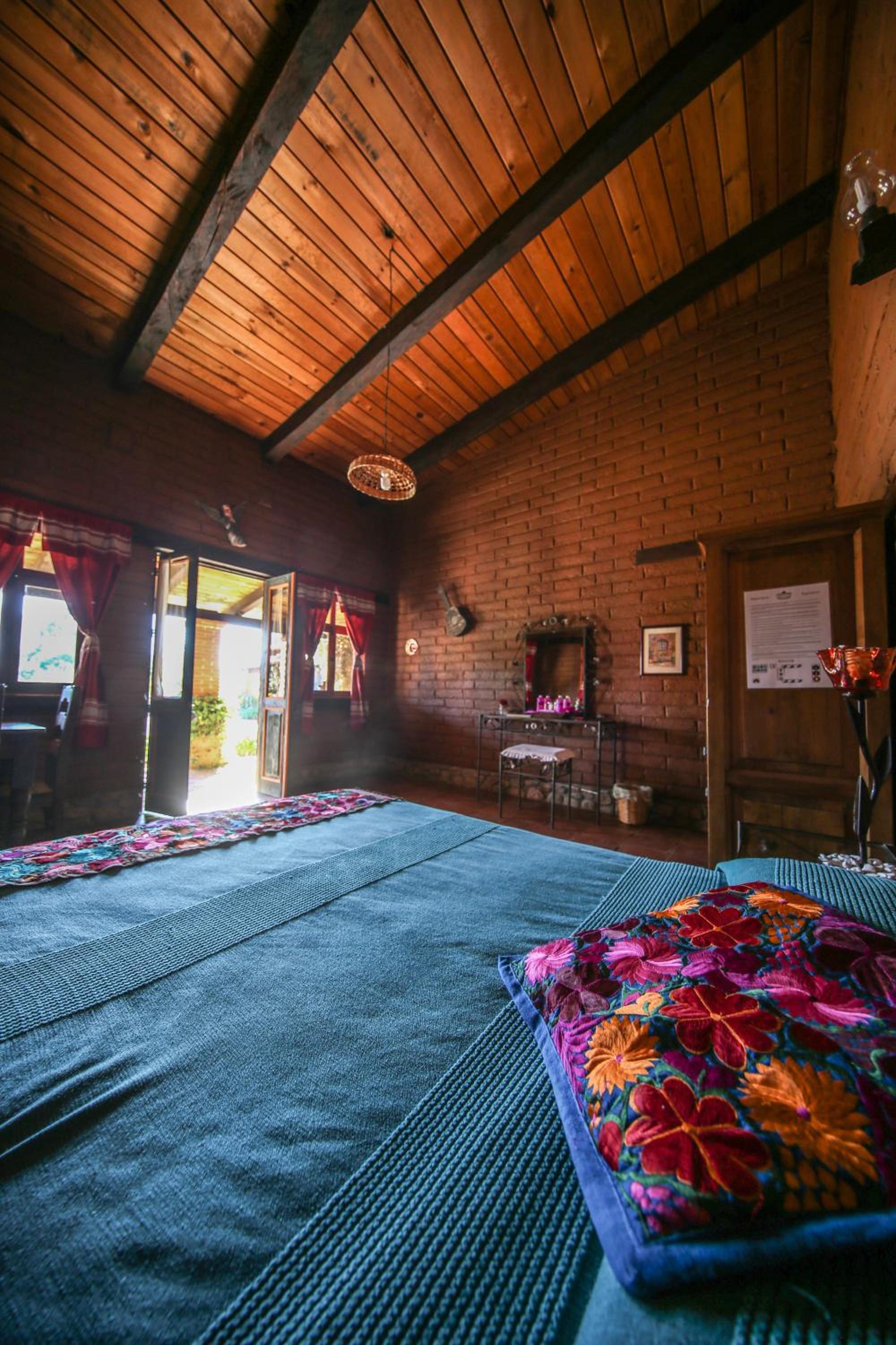 Deluxe Queen Room - Photo 3