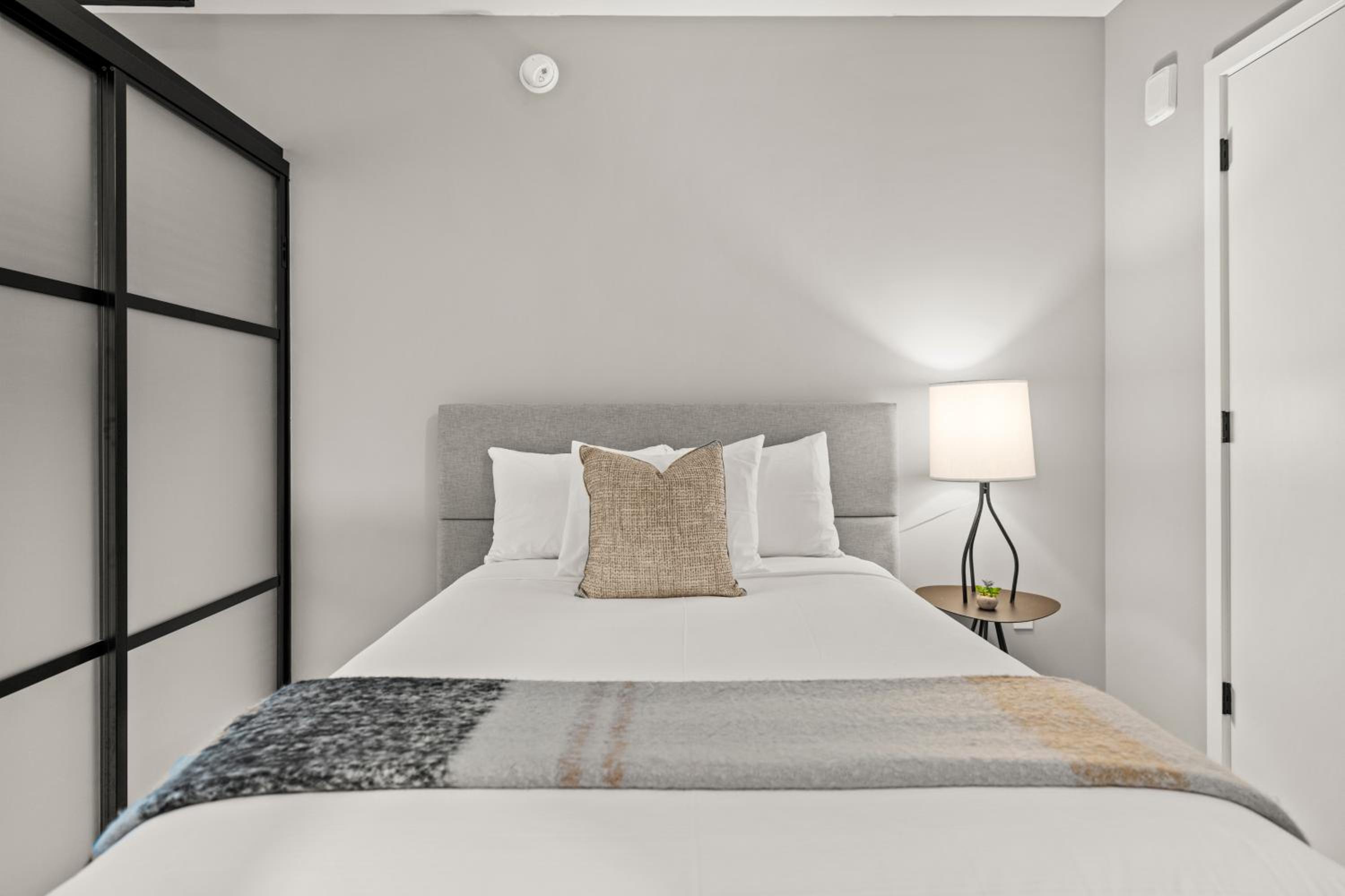 One-Bedroom Apartment - Photo 6