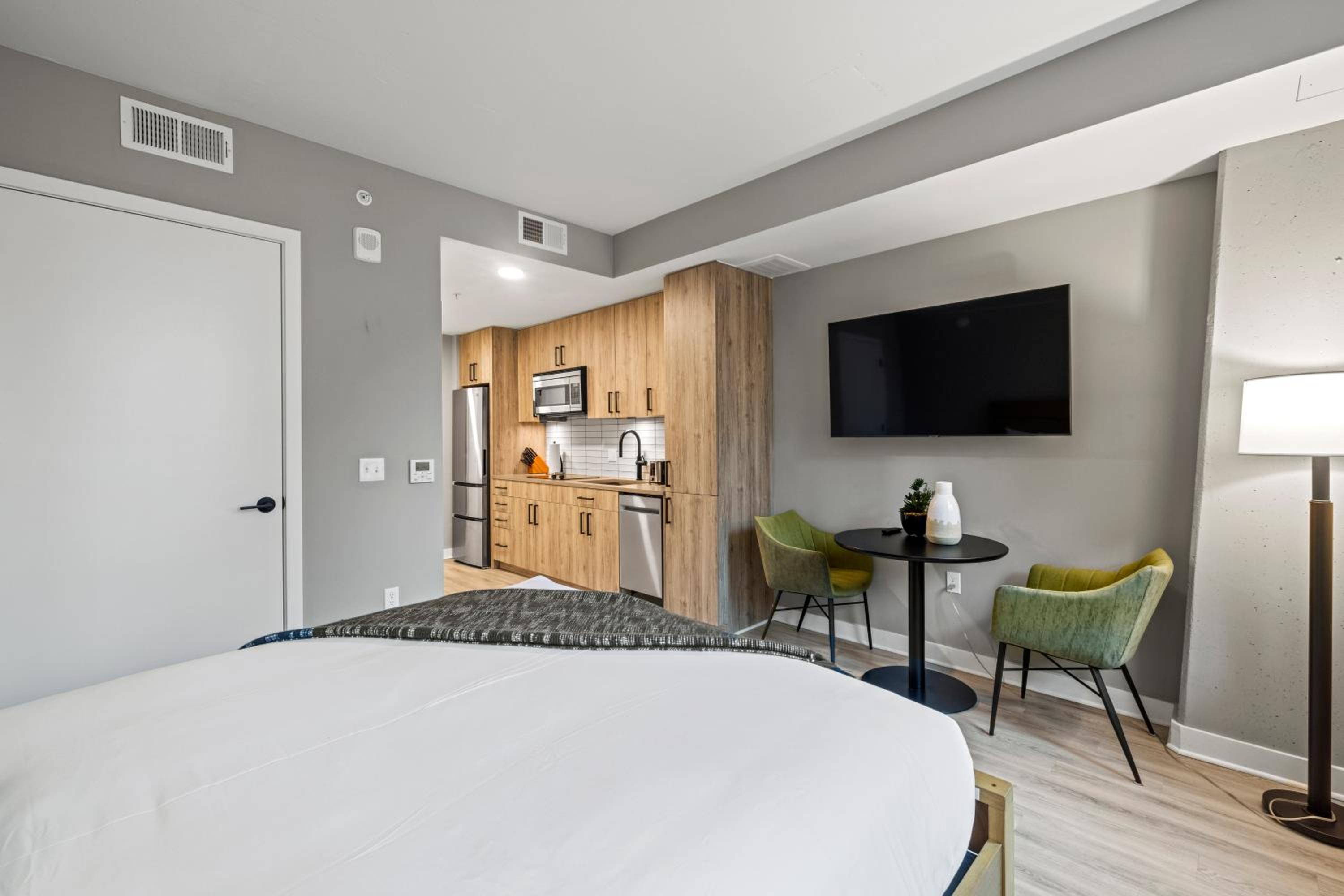 Studio Apartment - Photo 2