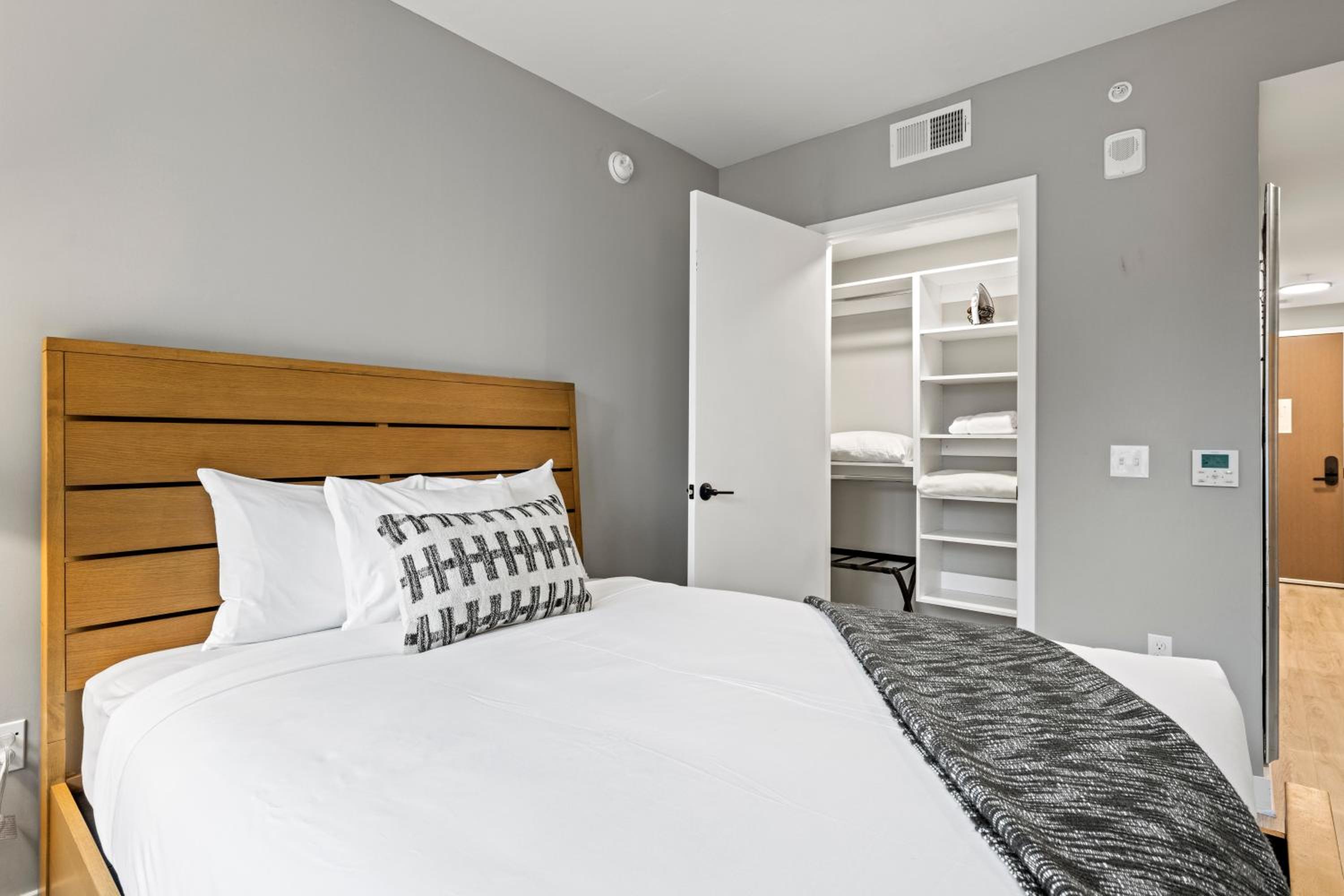 Studio Apartment - Photo 8