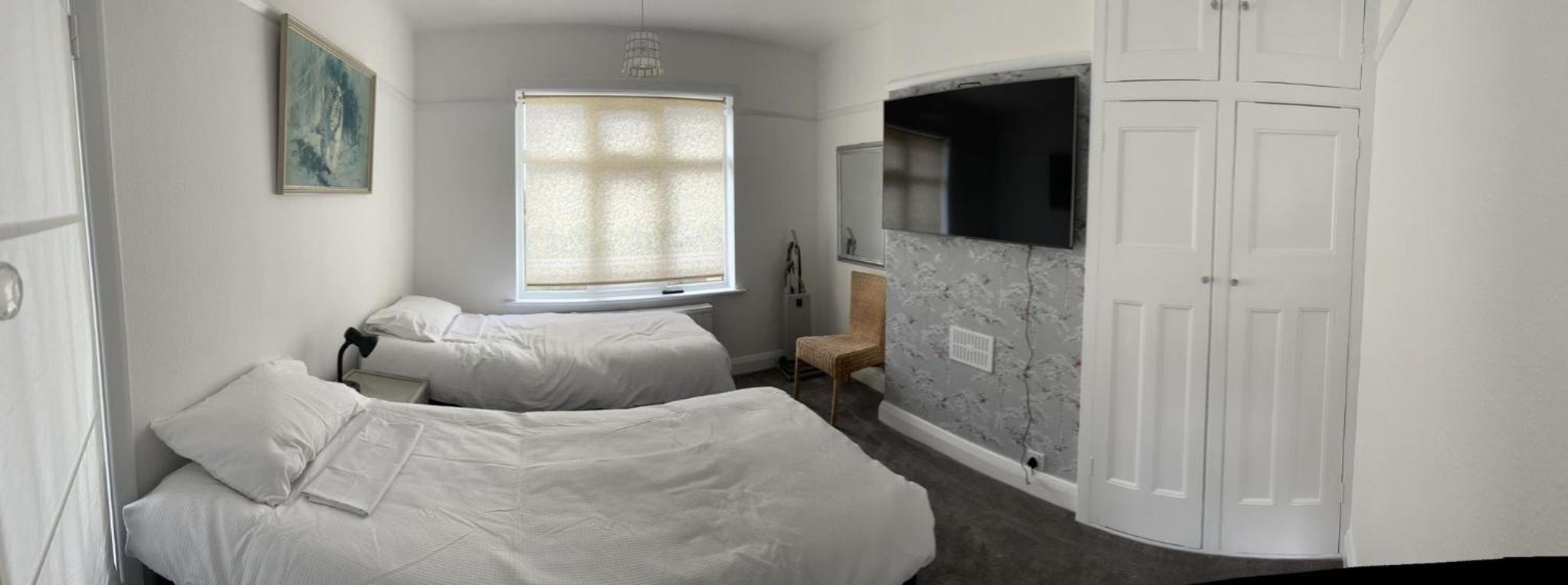 Four-Bedroom House photo 2
