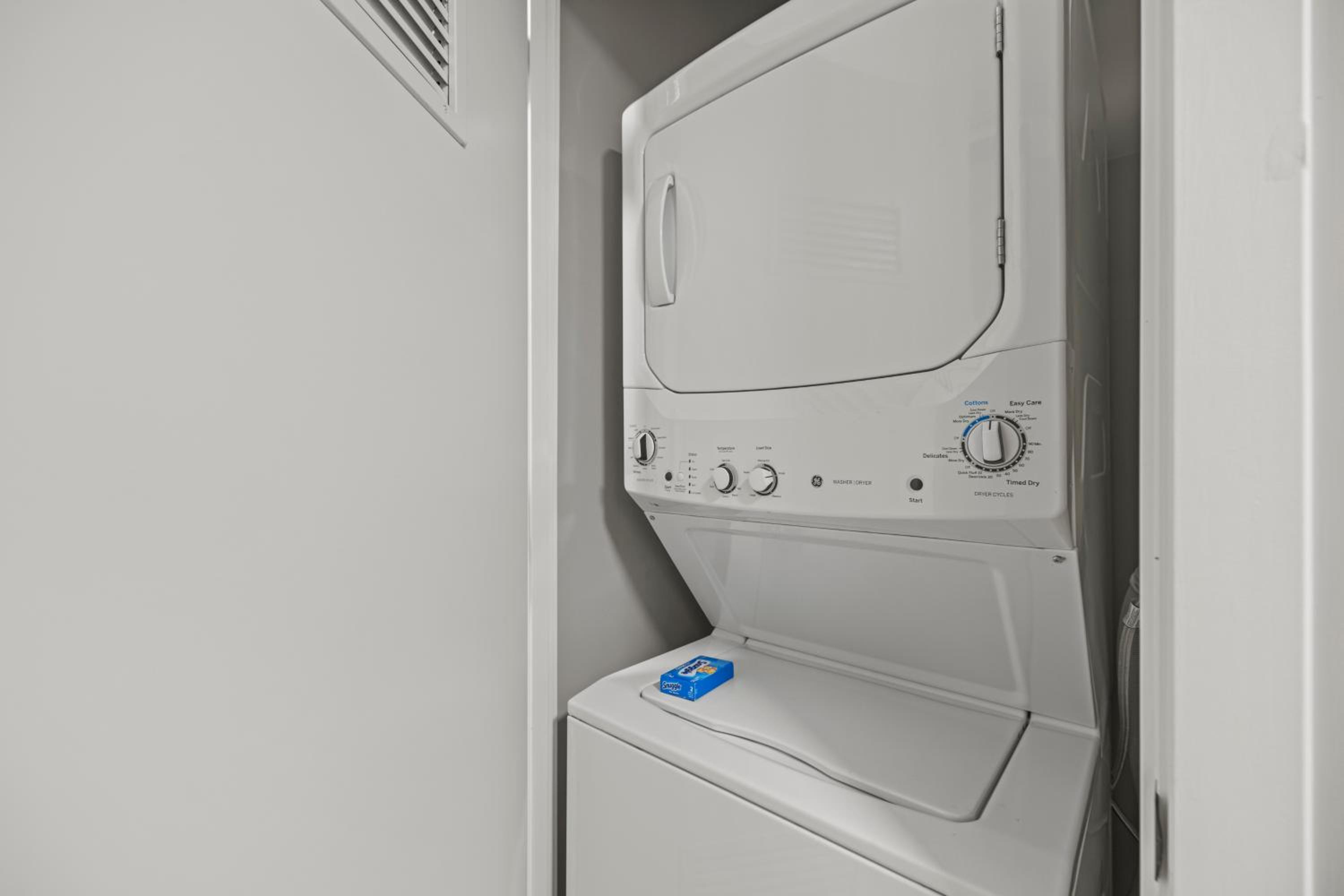 Premium One Bedroom Apartment with Den - Photo 17