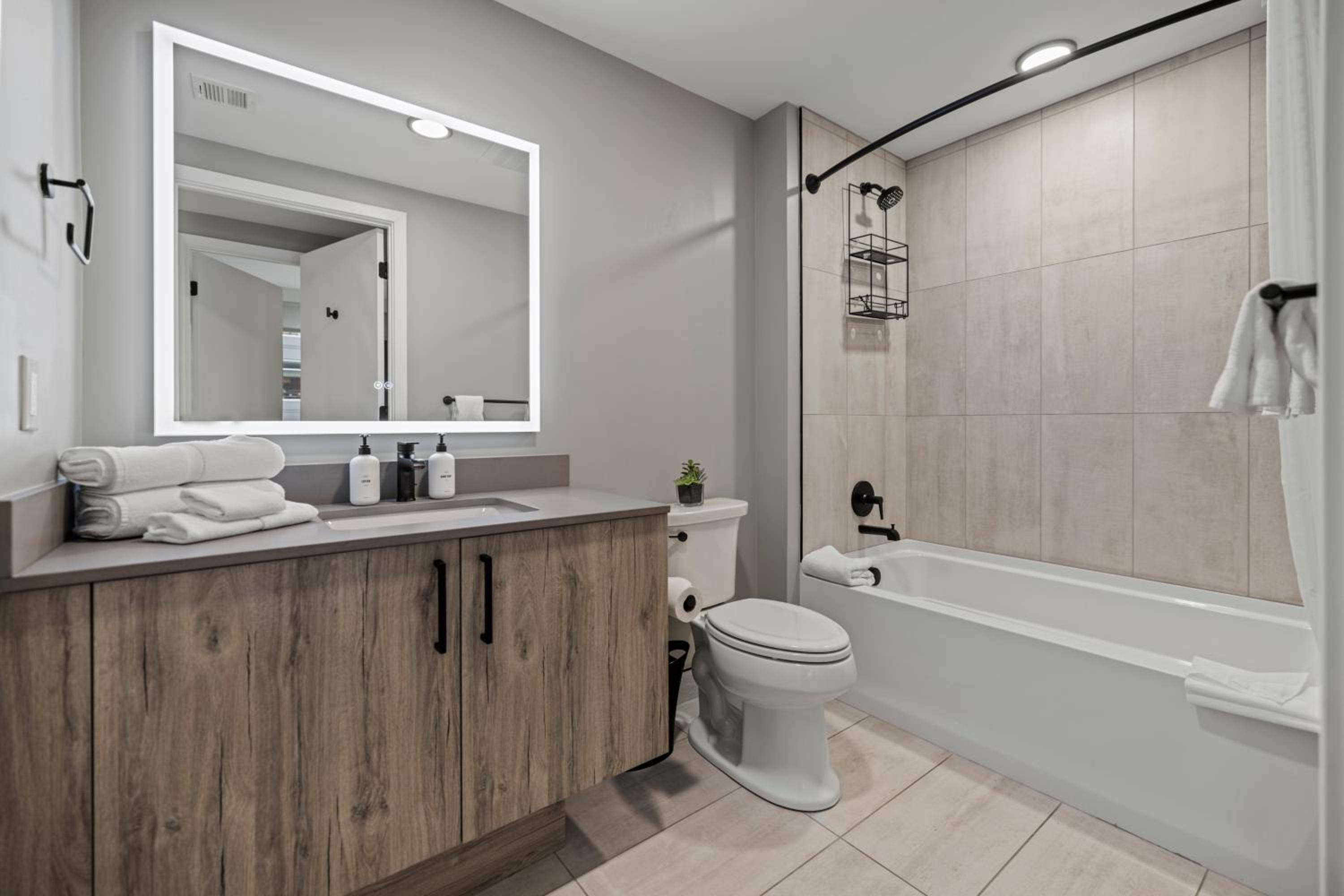 Premium One Bedroom Apartment with Den - Photo 13
