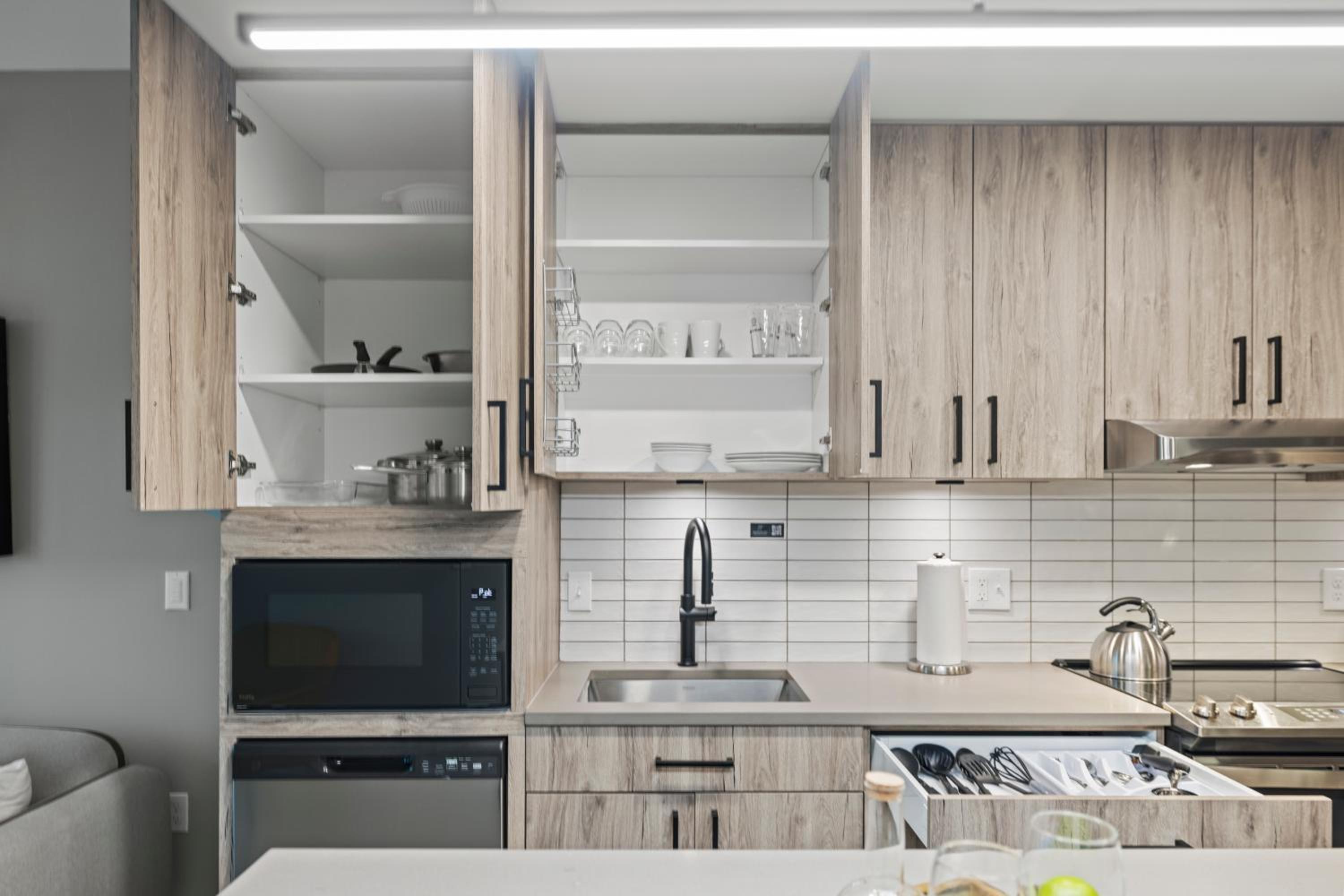 Premium One Bedroom Apartment with Den - Photo 15