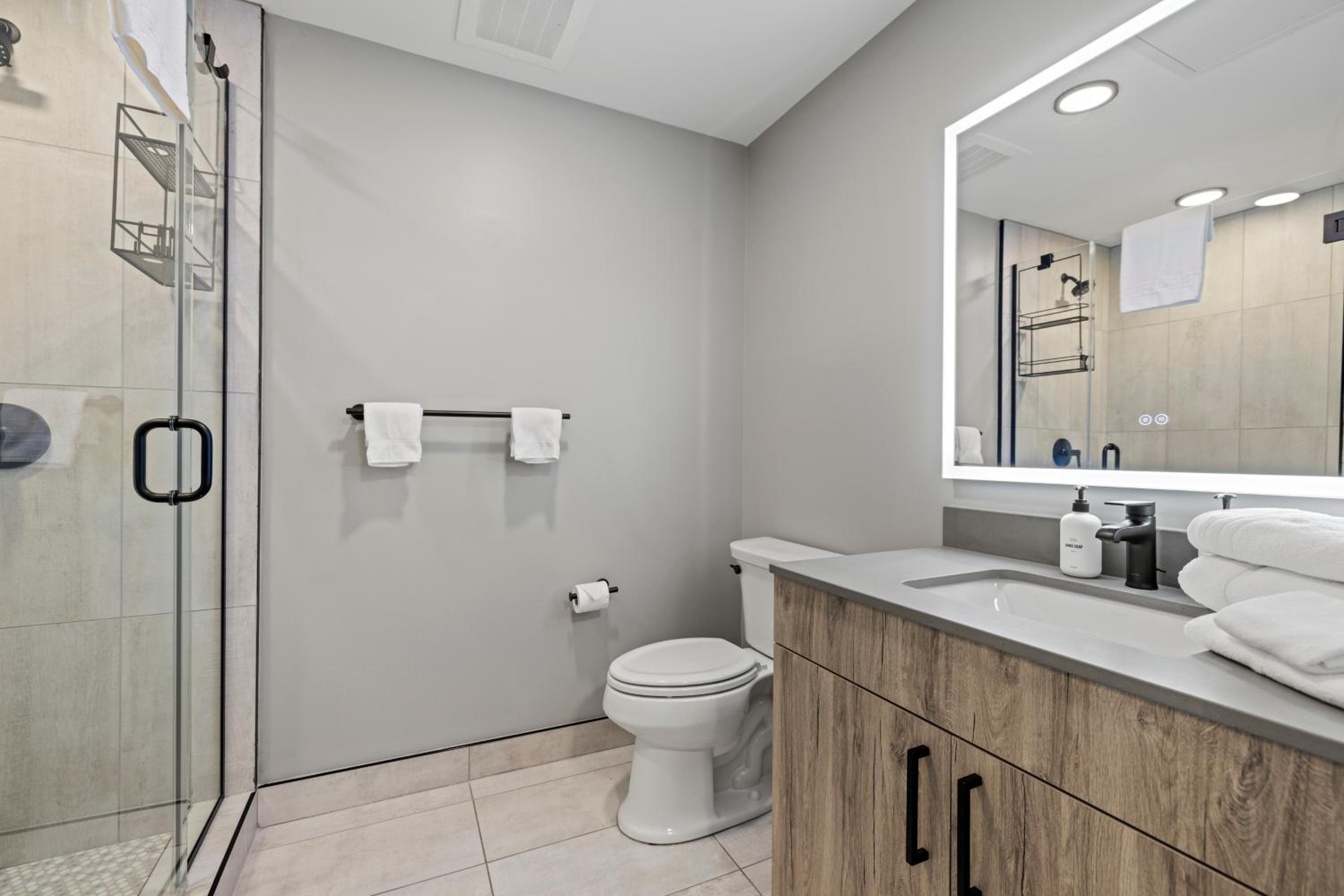 Premium One Bedroom Apartment with Den - Photo 5