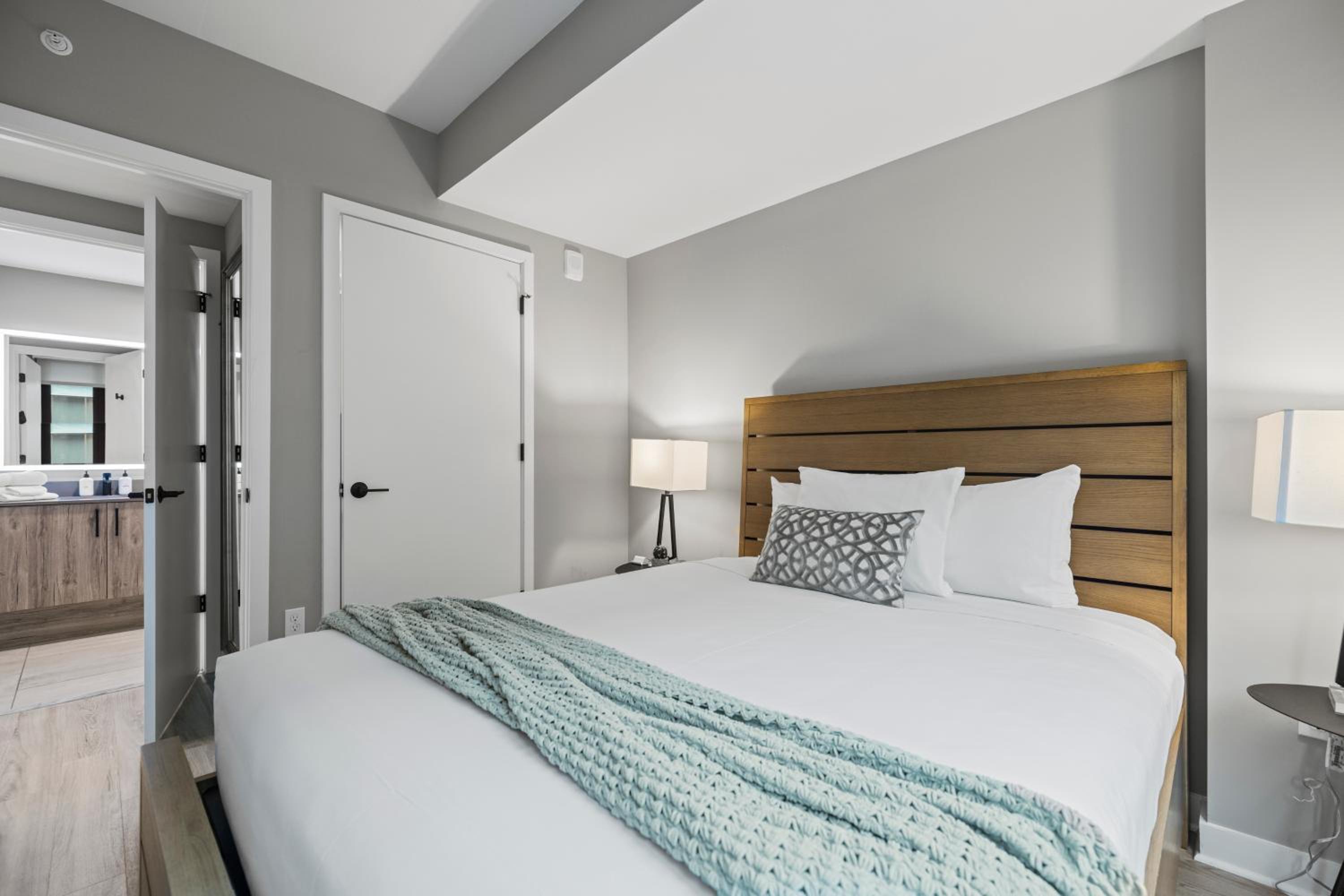 Premium One Bedroom Apartment with Den - Photo 4