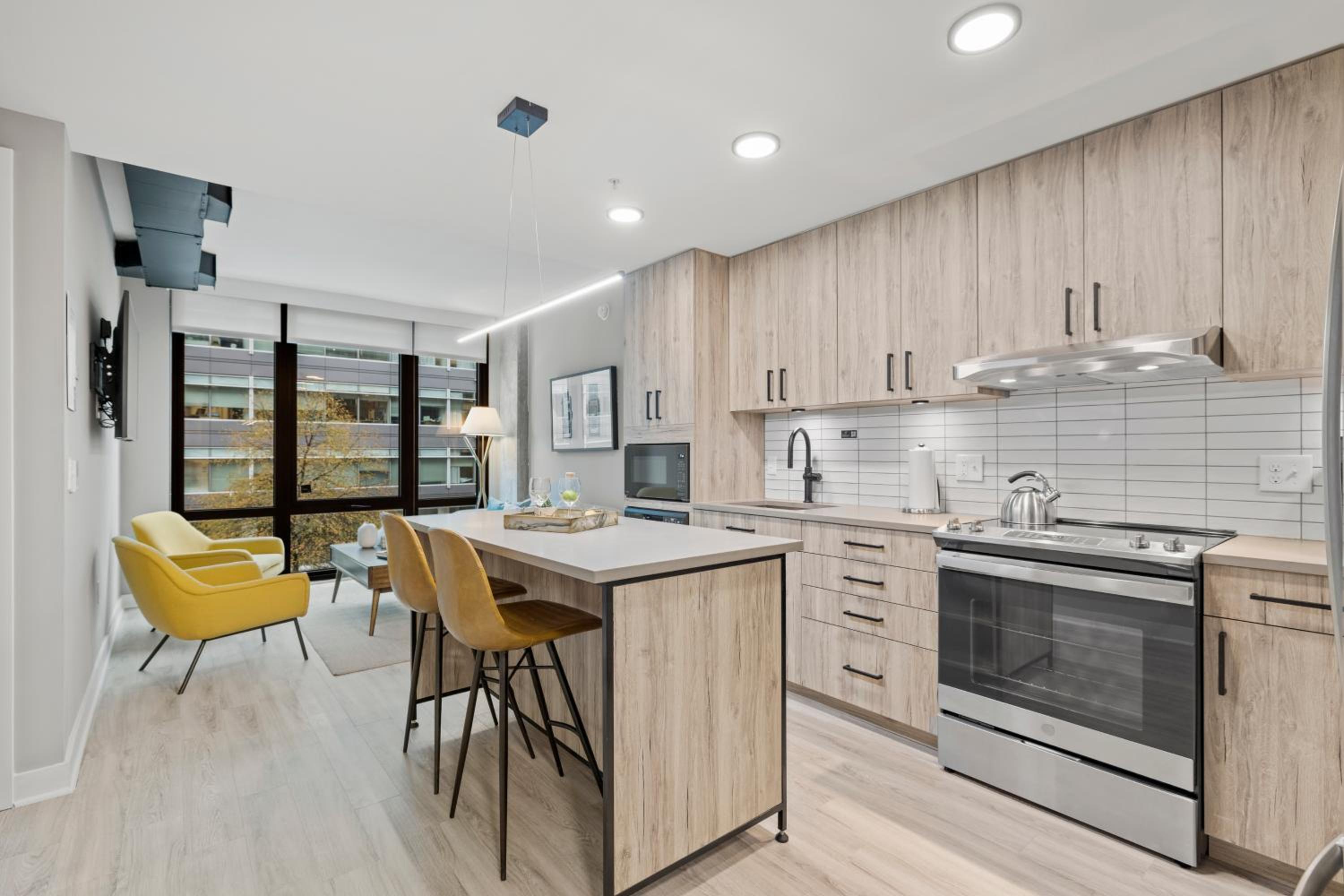 Premium One Bedroom Apartment with Den - Photo 9