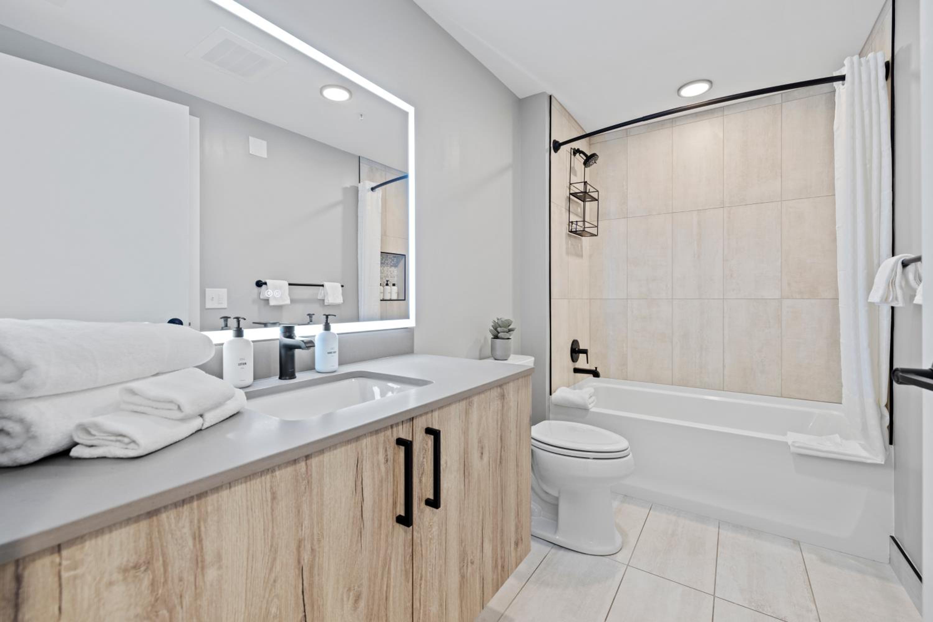 Two-Bedroom Apartment - Photo 15