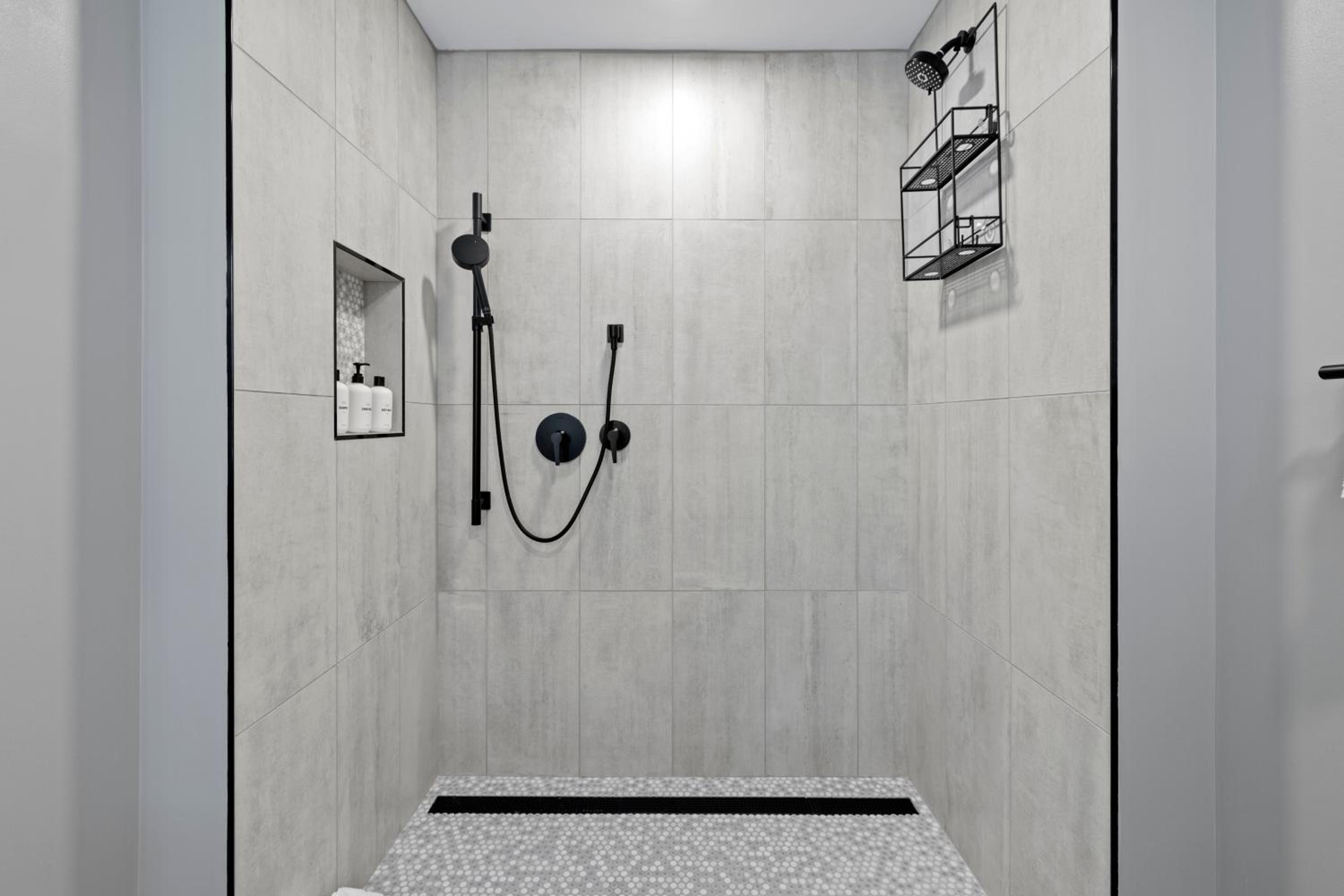 Two-Bedroom Apartment - Photo 20