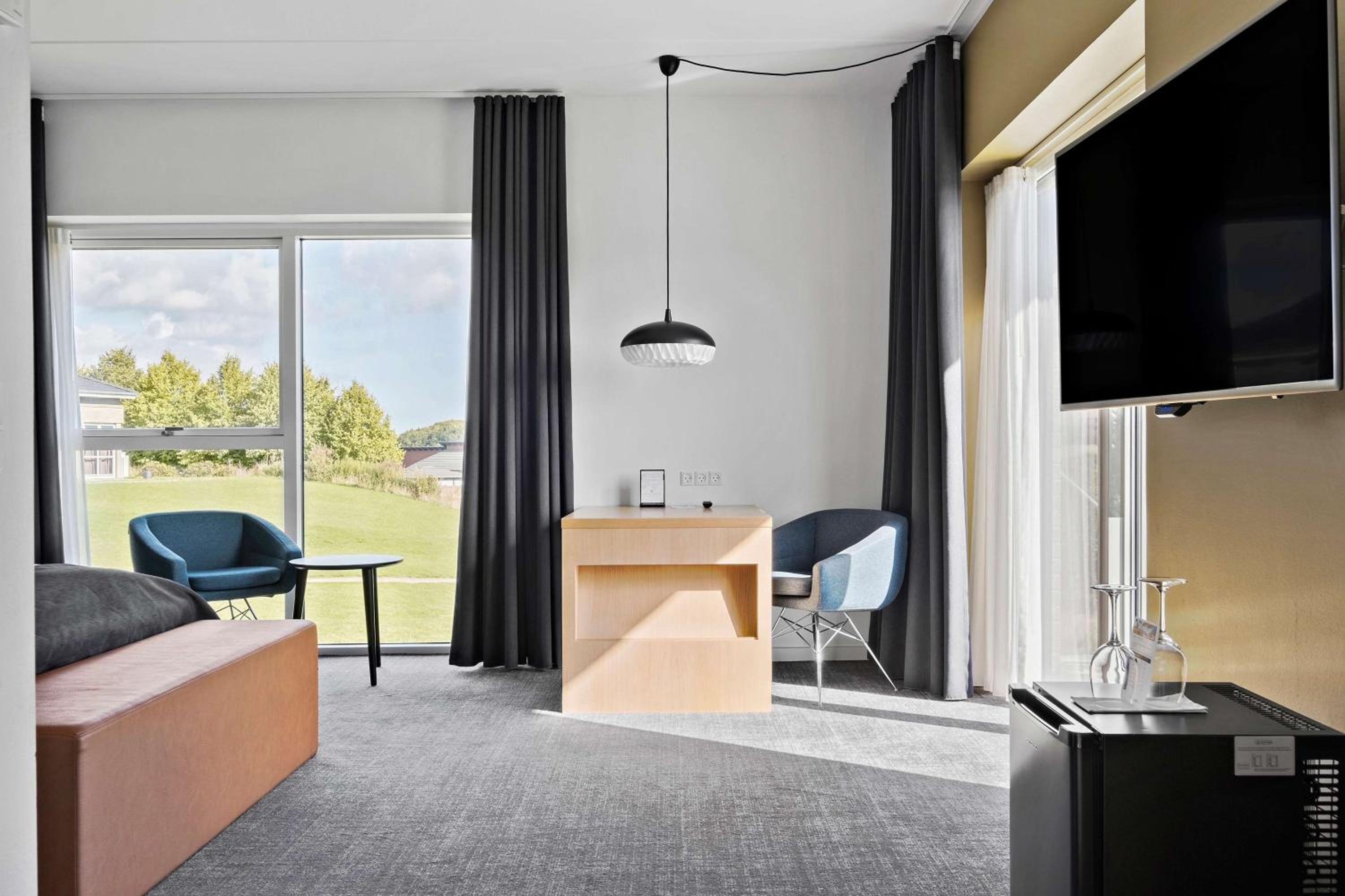 Superior King Room with Balcony or Terrace - Photo 2