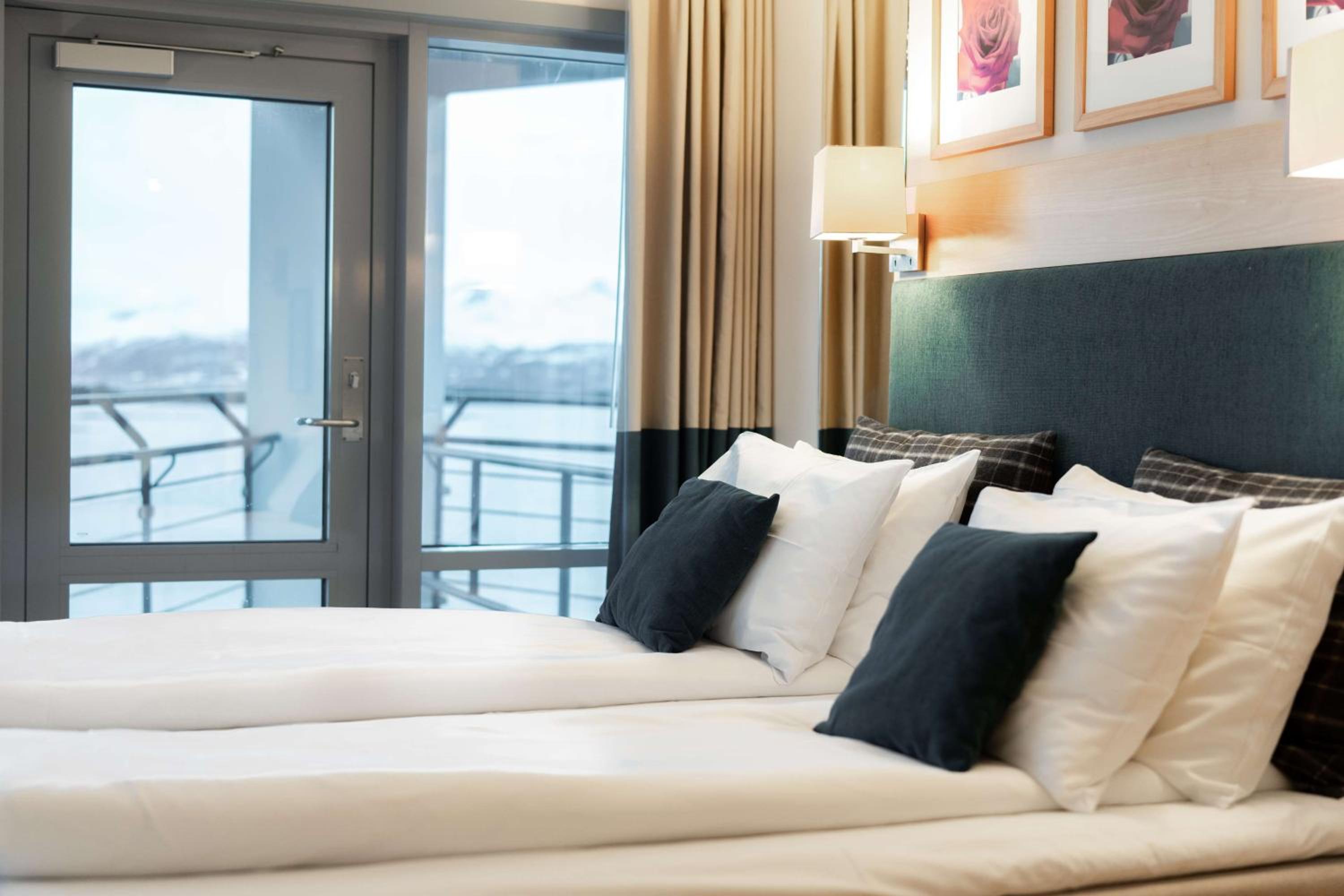 Superior King Room with Balcony - Photo 3